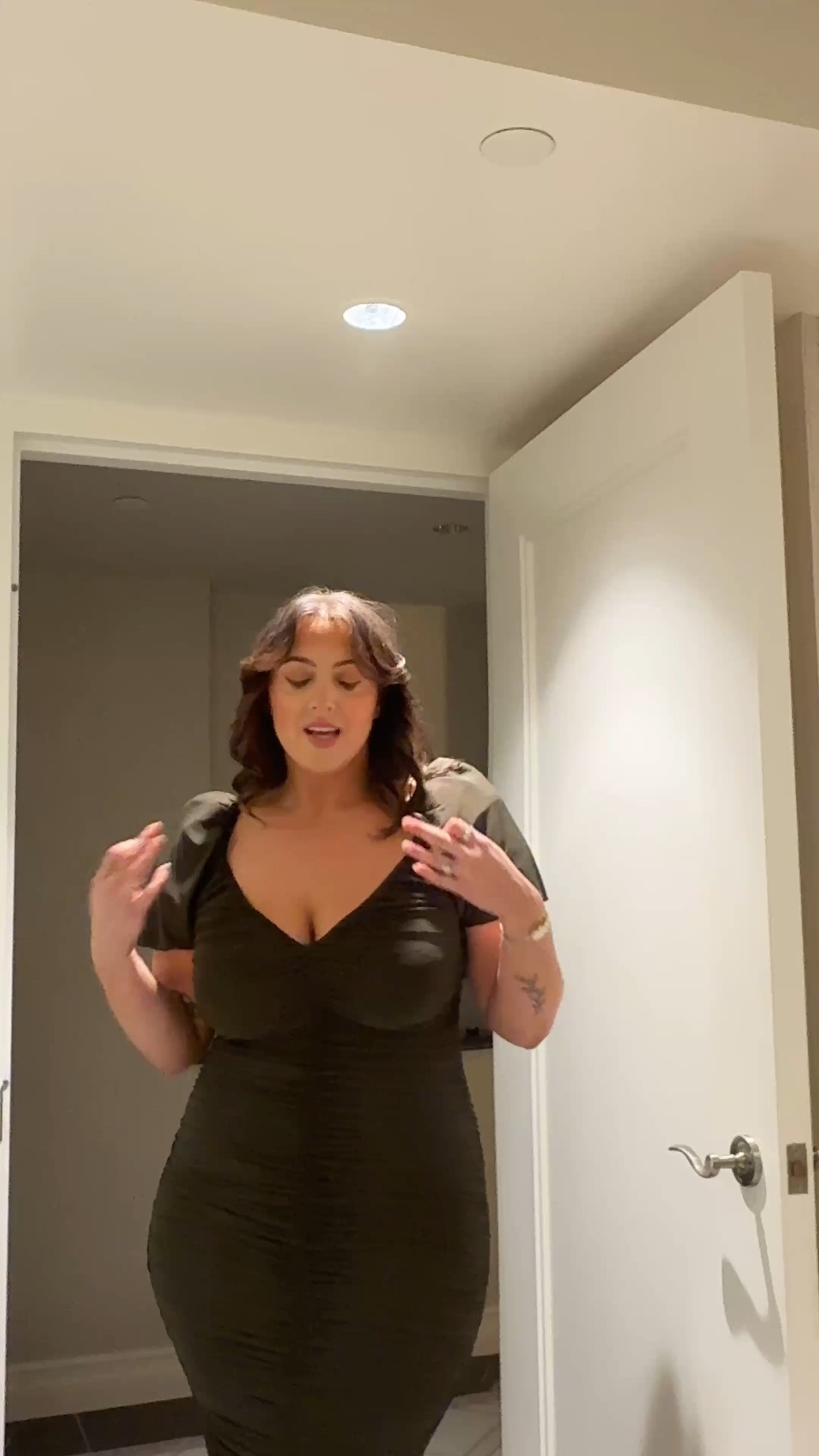 Finishing touches on my OOTN for dinner at the Mayfair Supper Club with LOWES for their Creator Summit in Las Vegas ✨
 

 #LTKgrwm #LTKootd #LTKPlusSize