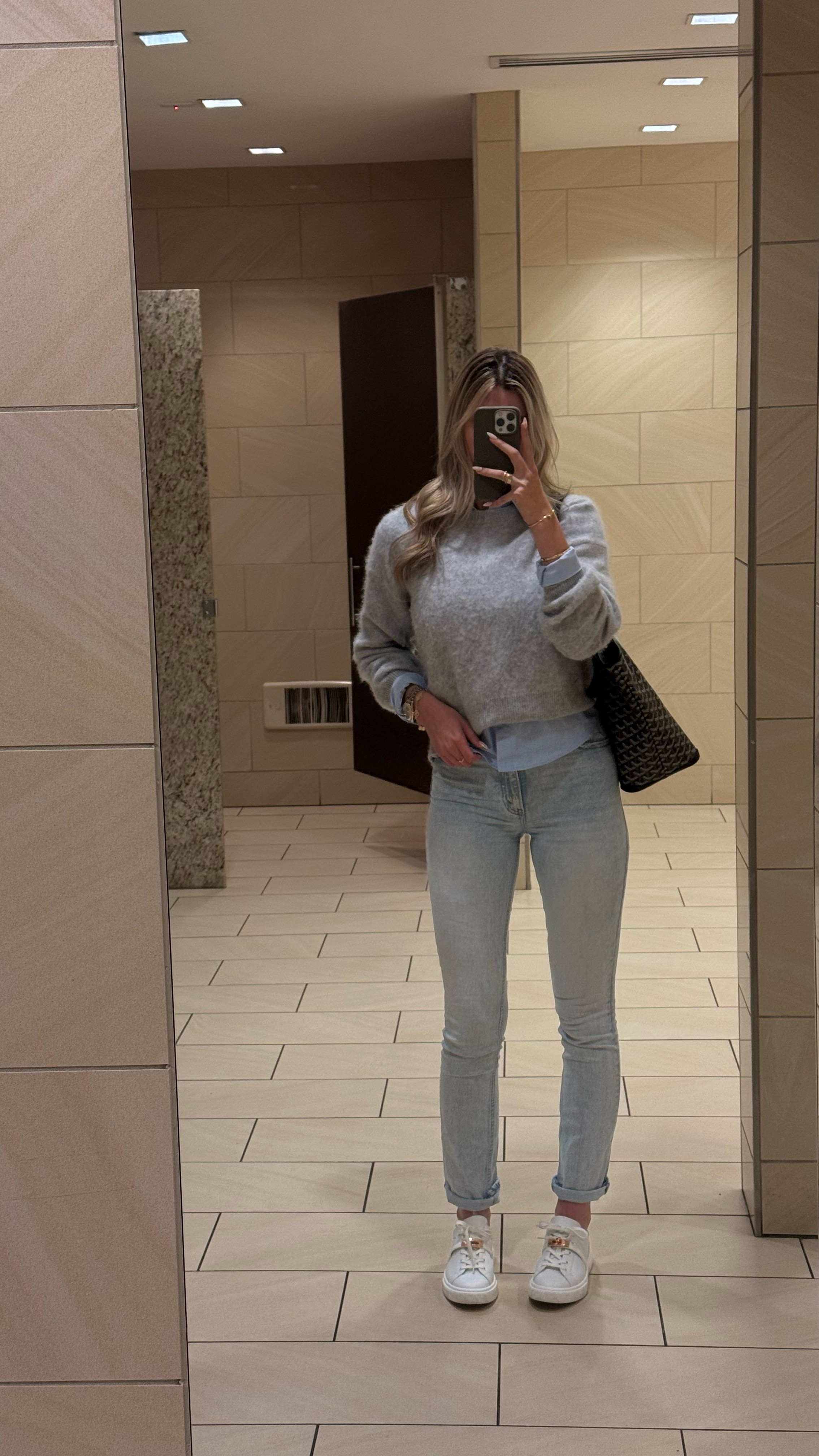 Skinny jeans, sweater, work outfit 