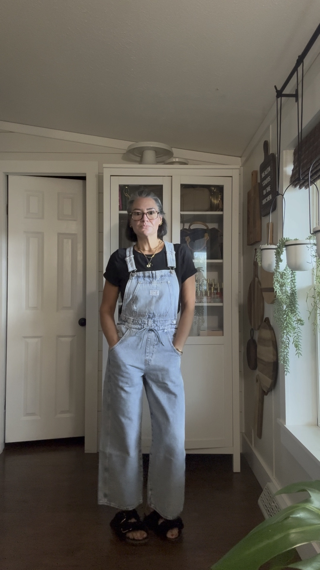 I actually just intended to send this video to my mom, but these overalls are too good to not share immediately! Levi, cropped TTS, wearing an XS and I’m 5’3” 125lbs

#LTKSeasonal #LTKStyleTip #LTKOver40