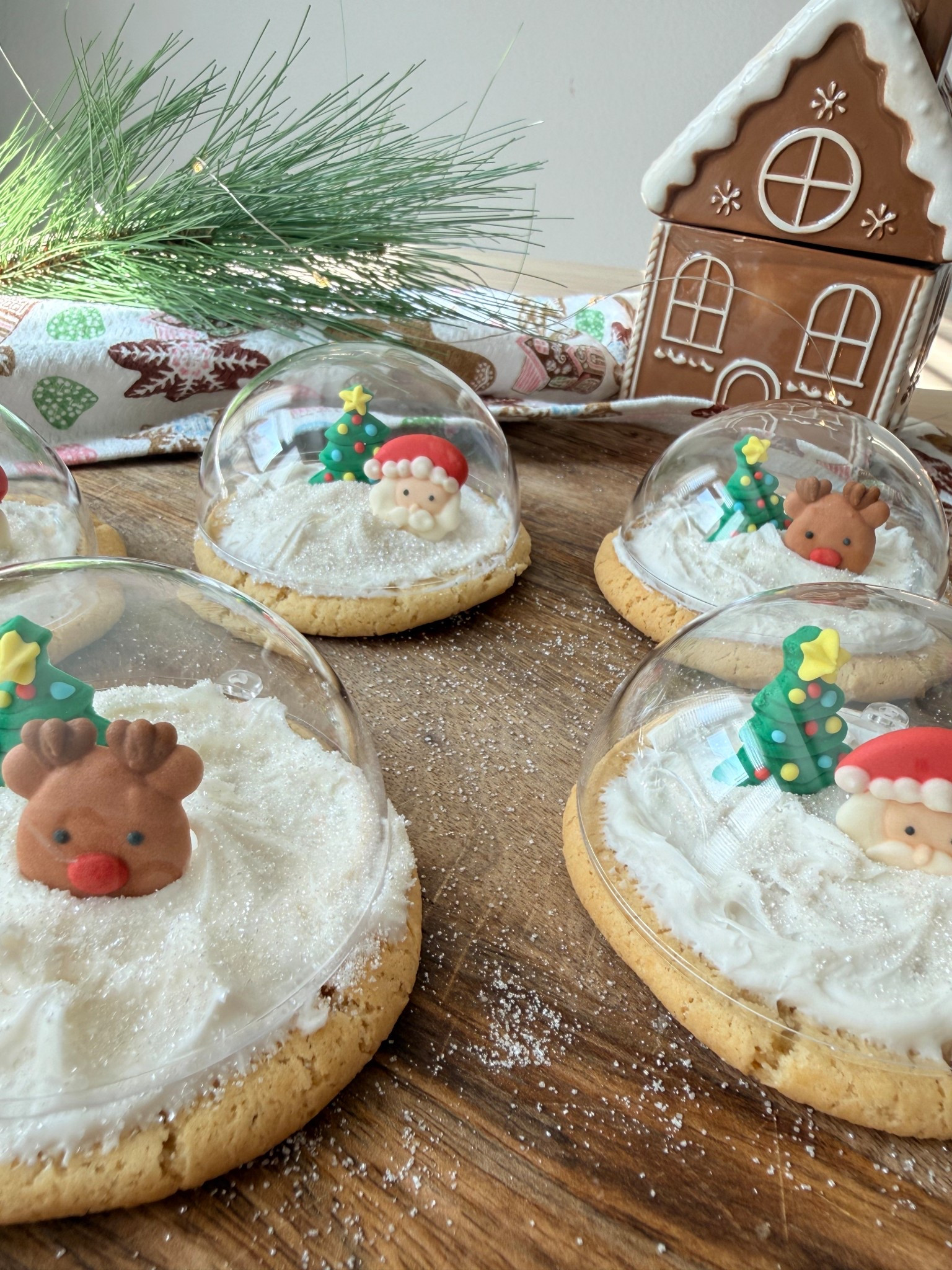 Snow globe cookies ⛄️ make a fun party treat but also such a fun activity for kids!