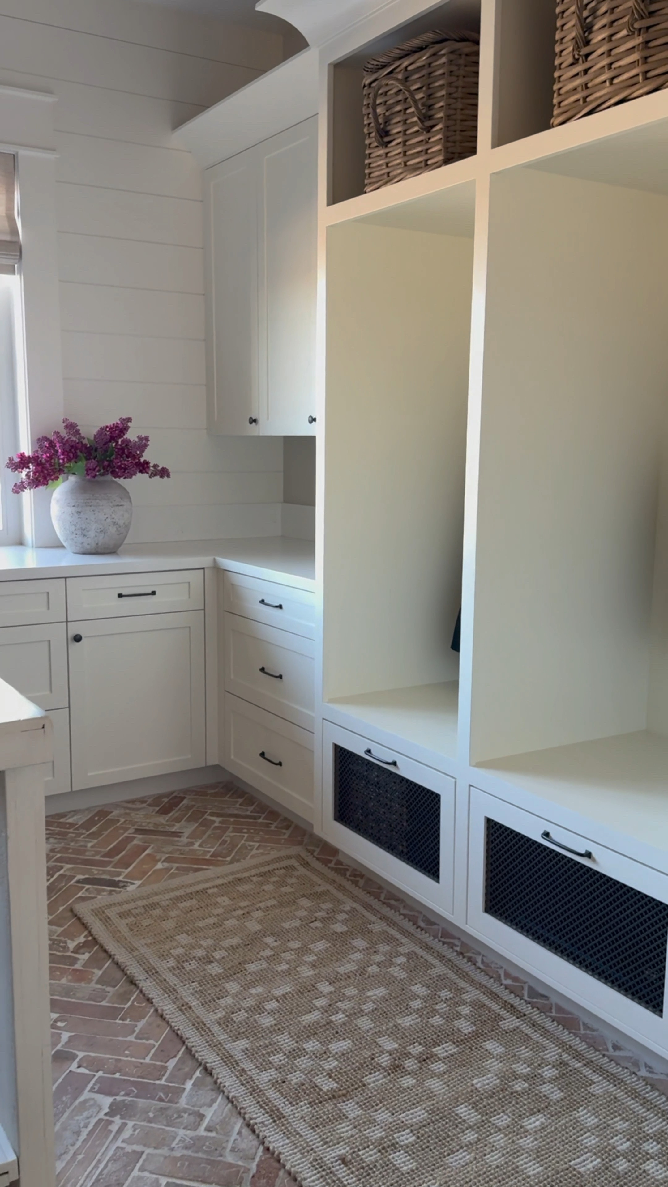 Looking to refresh some rooms for the New Year?  The Weekend Clearance event is live @wayfair 
Save up to 70% off on some of my favorite home decor items and get fast shipping!  

#wayfair #wayfairpartner 

#LTKSaleAlert #LTKFindsUnder100 #LTKHome