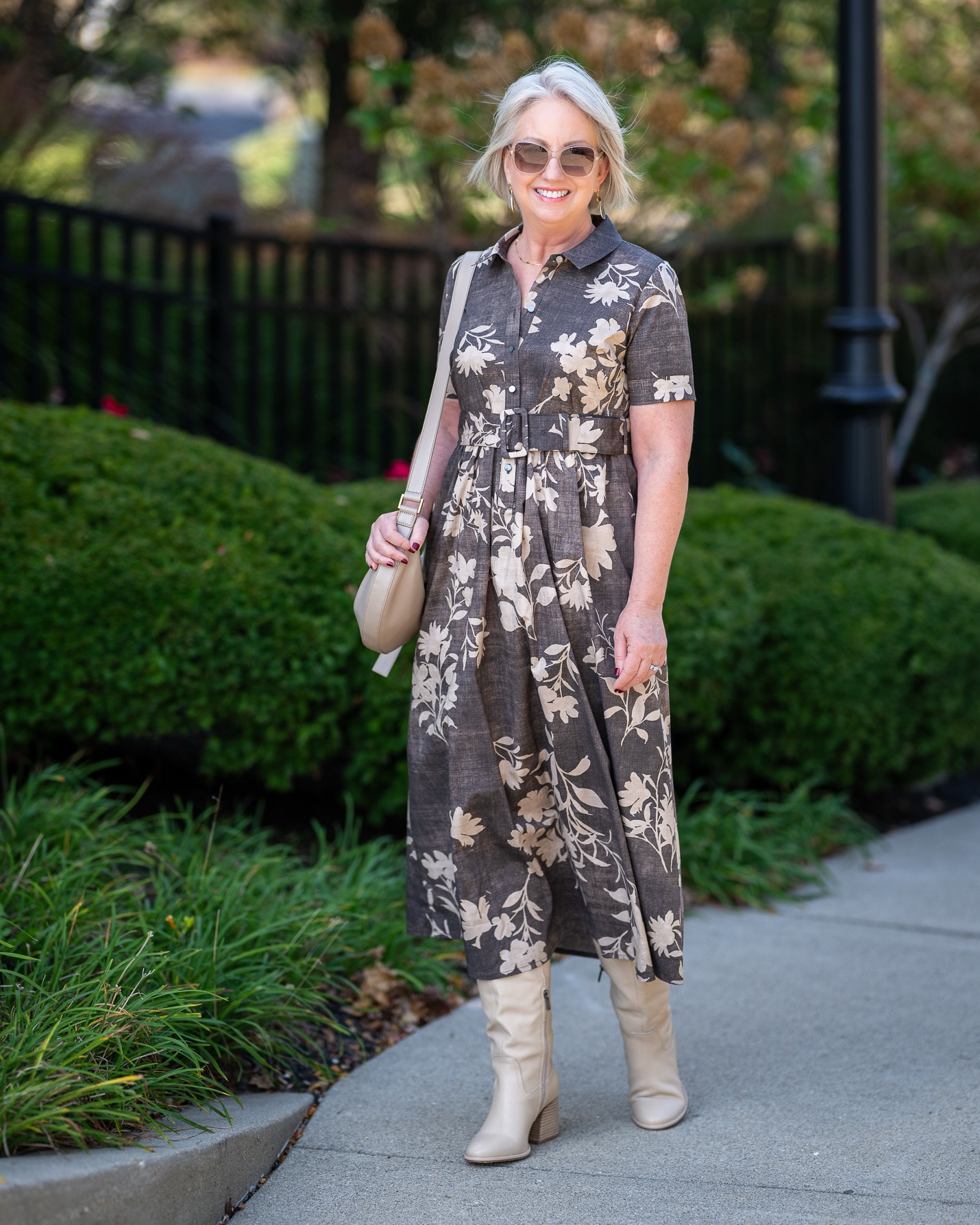 I’m sharing two ways that I’ve recently styled pieces from the new @spartina449 449 Botanic Garden Collection. Their new collection is full of floral prints in unexpected earthly autumn tones unique to the southeastern coastlands. I was smitten with this Floral Cascade Grey print, so I now have two garments in this moody fabric.✨🍂🤎  You can shop all of my favorite fall pieces from Spartina449 here.
#ad #SpartinaStyle 