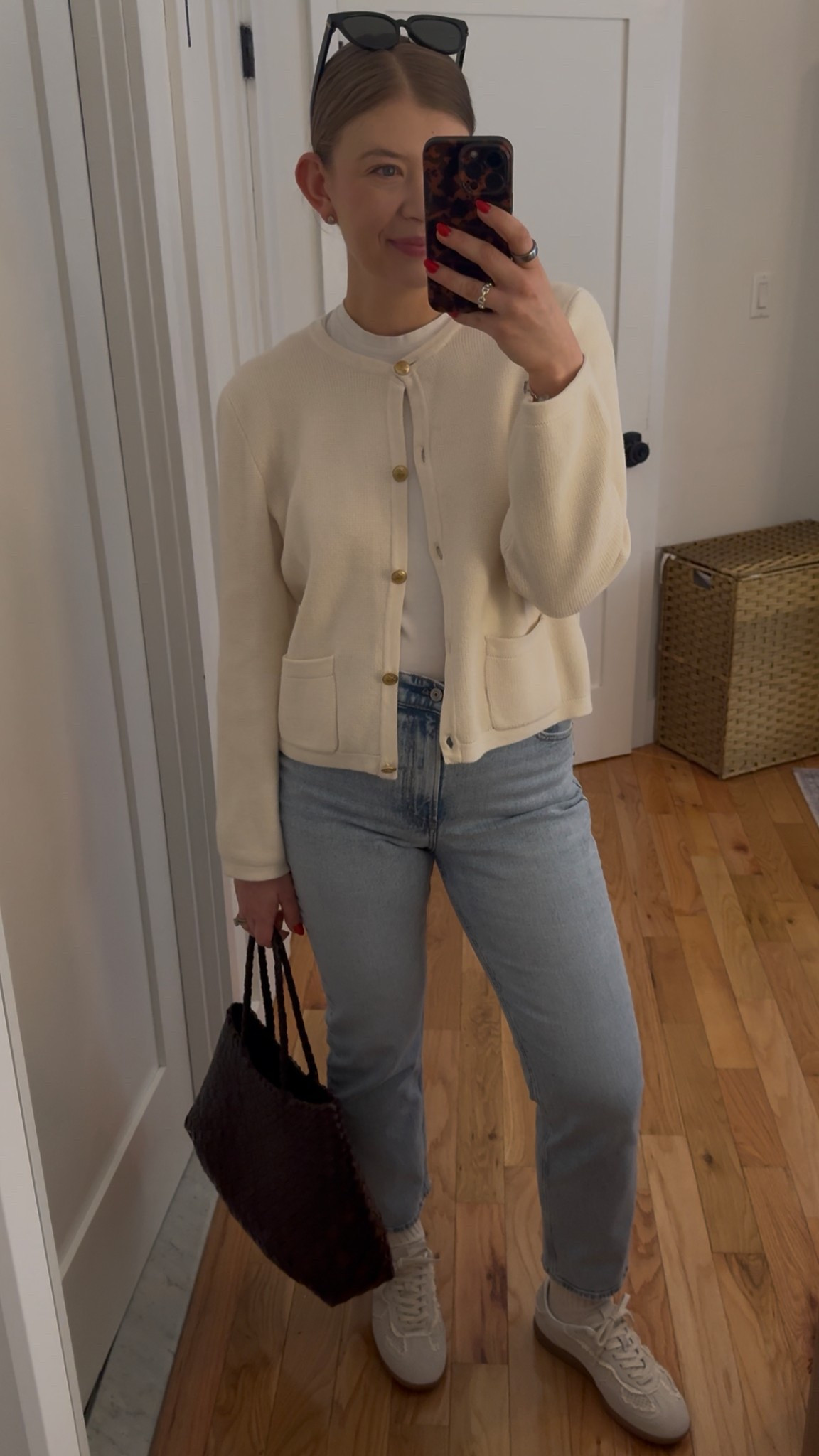 easy mom ootd in my new favorite Abercrombie jeans 

#LTKSeasonal #LTKMidsize #LTKFindsUnder100