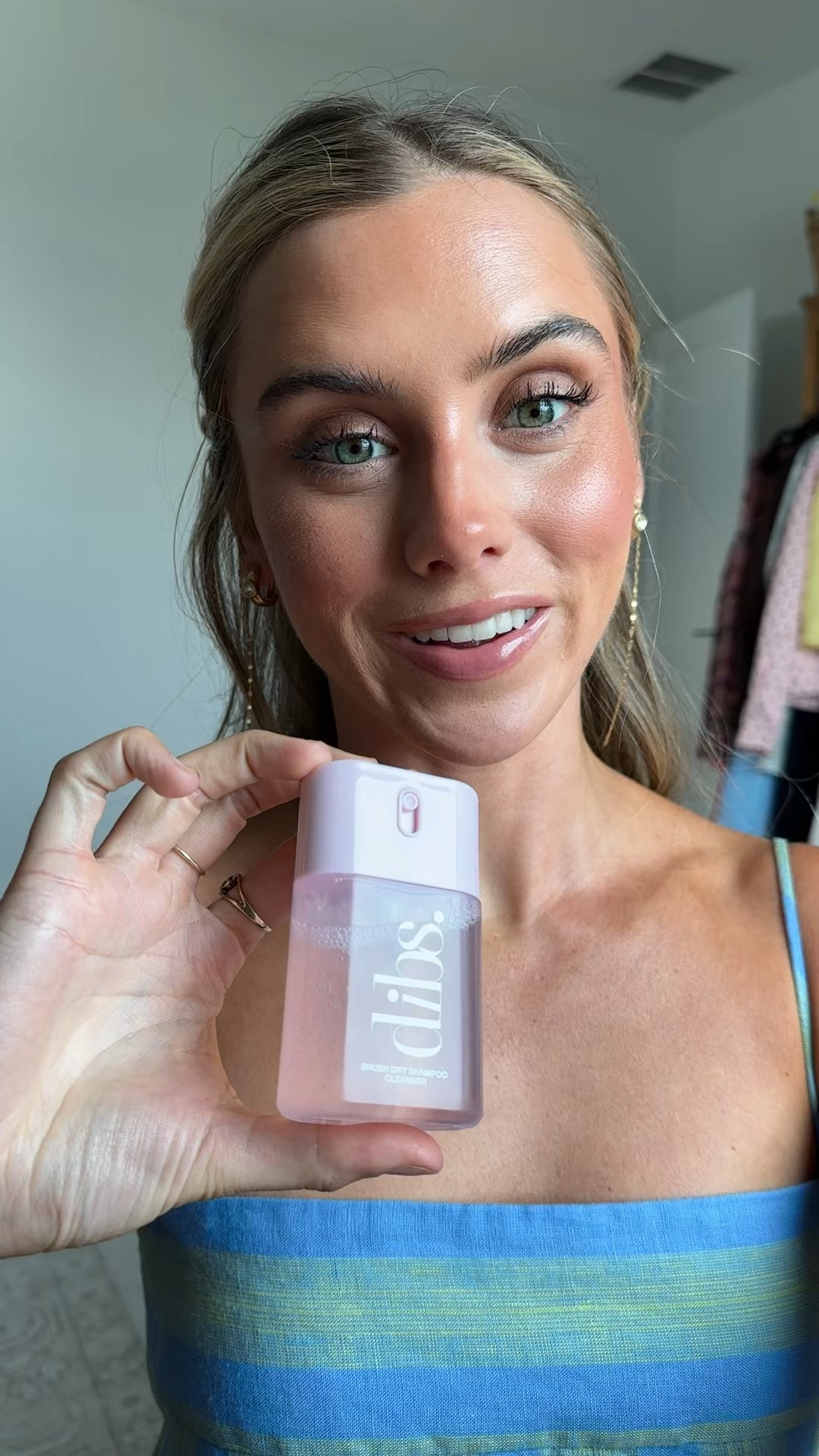 this is so cool 🤯 it’s a makeup brush dry shampoo so you can clean your makeup brushes in just a couple of seconds with no water, downtime, soaking, or mess!! My code on Dibs is SLOANE. 

#dibsbeauty #makeupbrushcleaning #makeupbrushcleaner #cleaningmakeupbrushes #makeupbrushcleaninghack @dibsbeauty    @ulta

#LTKgrwm #LTKselfcare #LTKBeauty