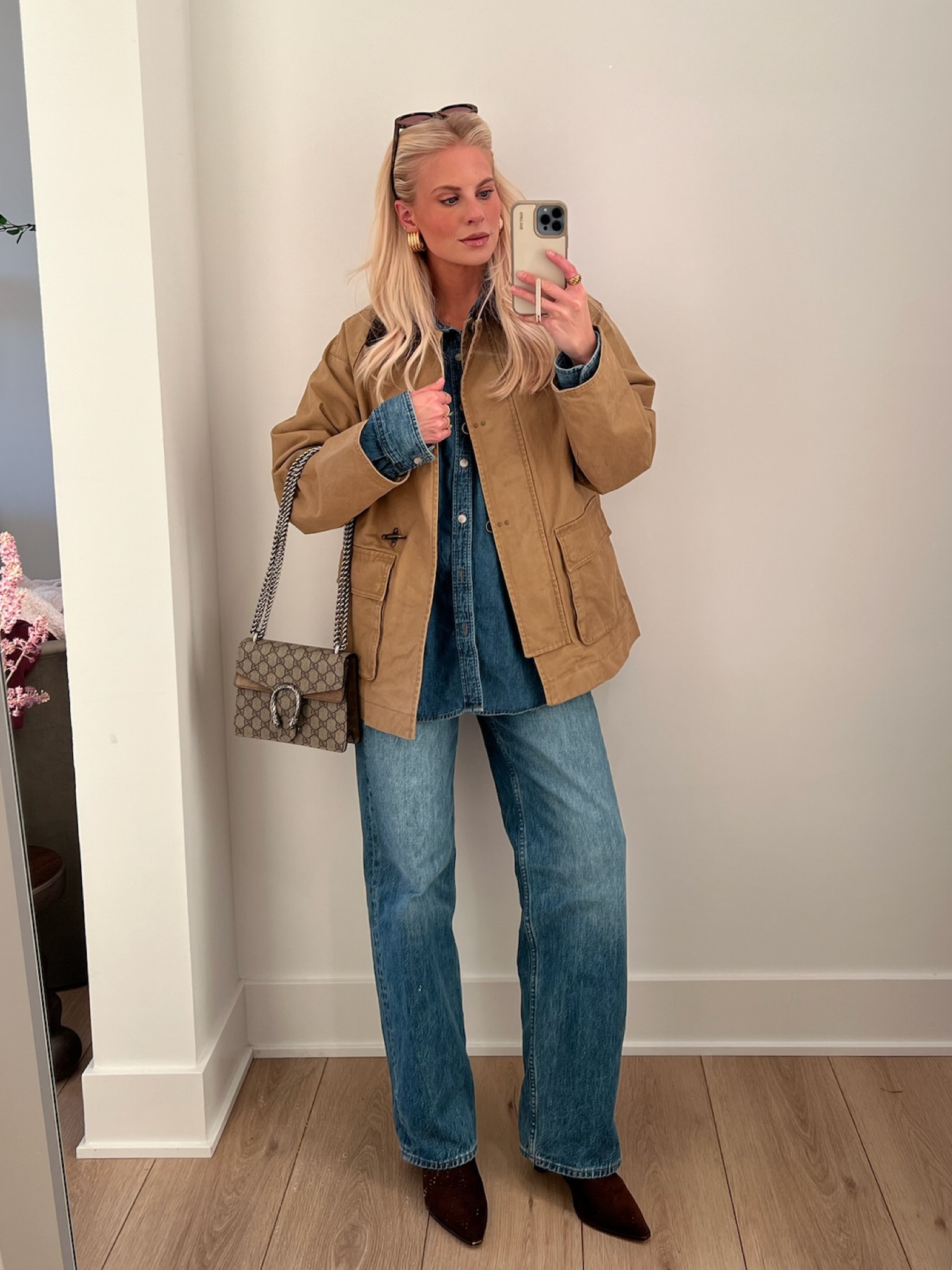 Barn Jacket Styling: medium in shirt, 27 in jeans, true to size in boots. Denim shirt and jeans shade:  5 Yrs Kiss N Tell Bl

#kathleenpost #fallfashion #barnjacket


#LTKStyleTip #LTKShoeCrush #LTKSeasonal