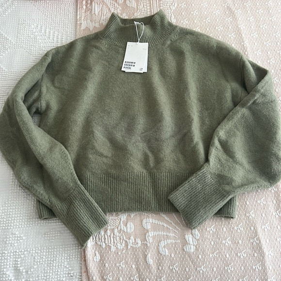 NWT & other stories green sweater | Poshmark
