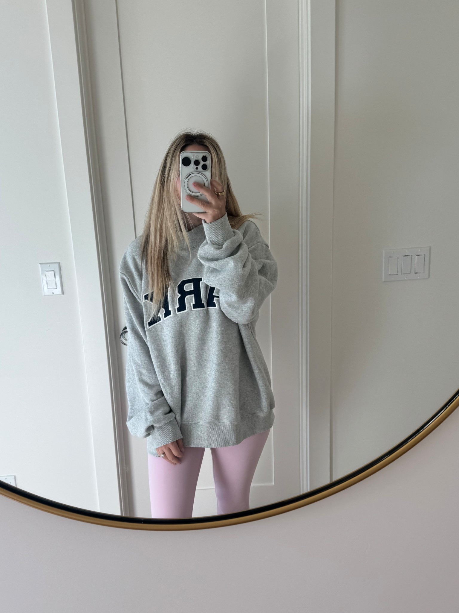 parke sweatshirt size L/xL for an oversized fit 

#LTKStyleTip #LTKFindsUnder100 #LTKActive