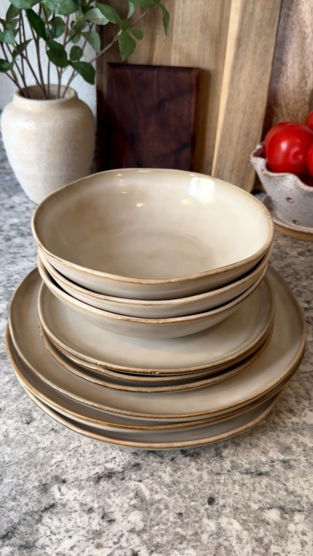 There’s just something about handmade pieces 🤍

I fell for the warm, earthy color. I love that each piece has its own unique shape. The kind of dinnerware that makes even a simple weeknight dinner feel special ✨ Perfect for everyday use but still special enough for hosting.
