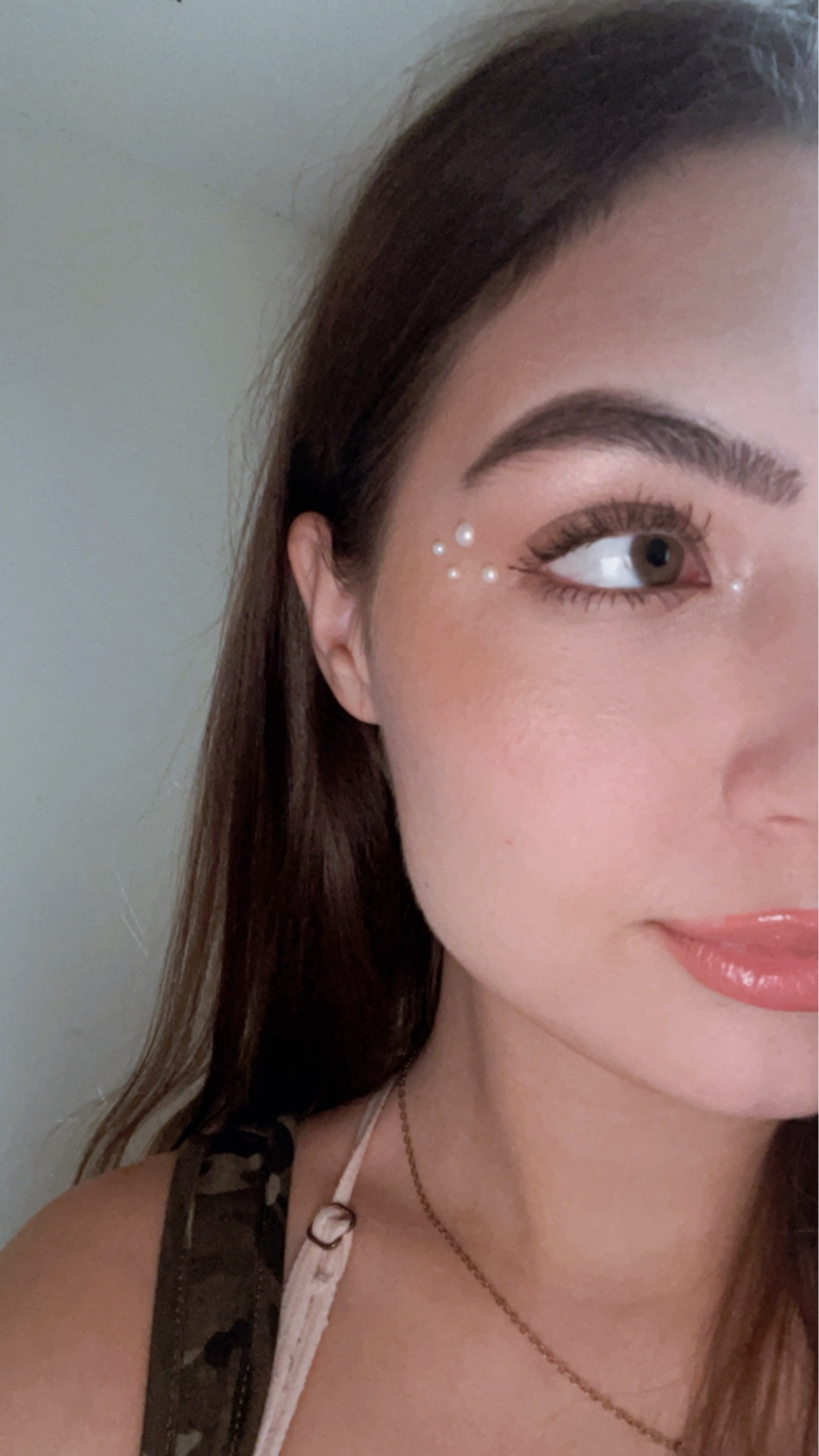 🤍🐚🥥🌊🦪 

#pearls #pearl #eyemakeup #makeup #eyeshadow #blush #lipstick #mascara #eyegems #eyejewels #camo

#LTKParties #LTKStyleTip #LTKBeauty