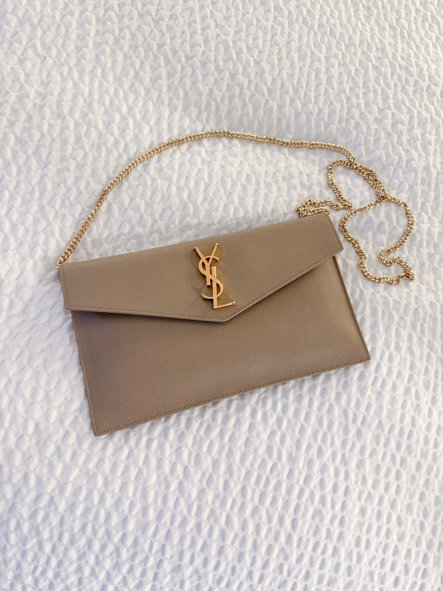 A little hack to make this clutch a crossbody! The cutest little bag for a night out 

#LTKStyleTip #LTKItBag #LTKWedding