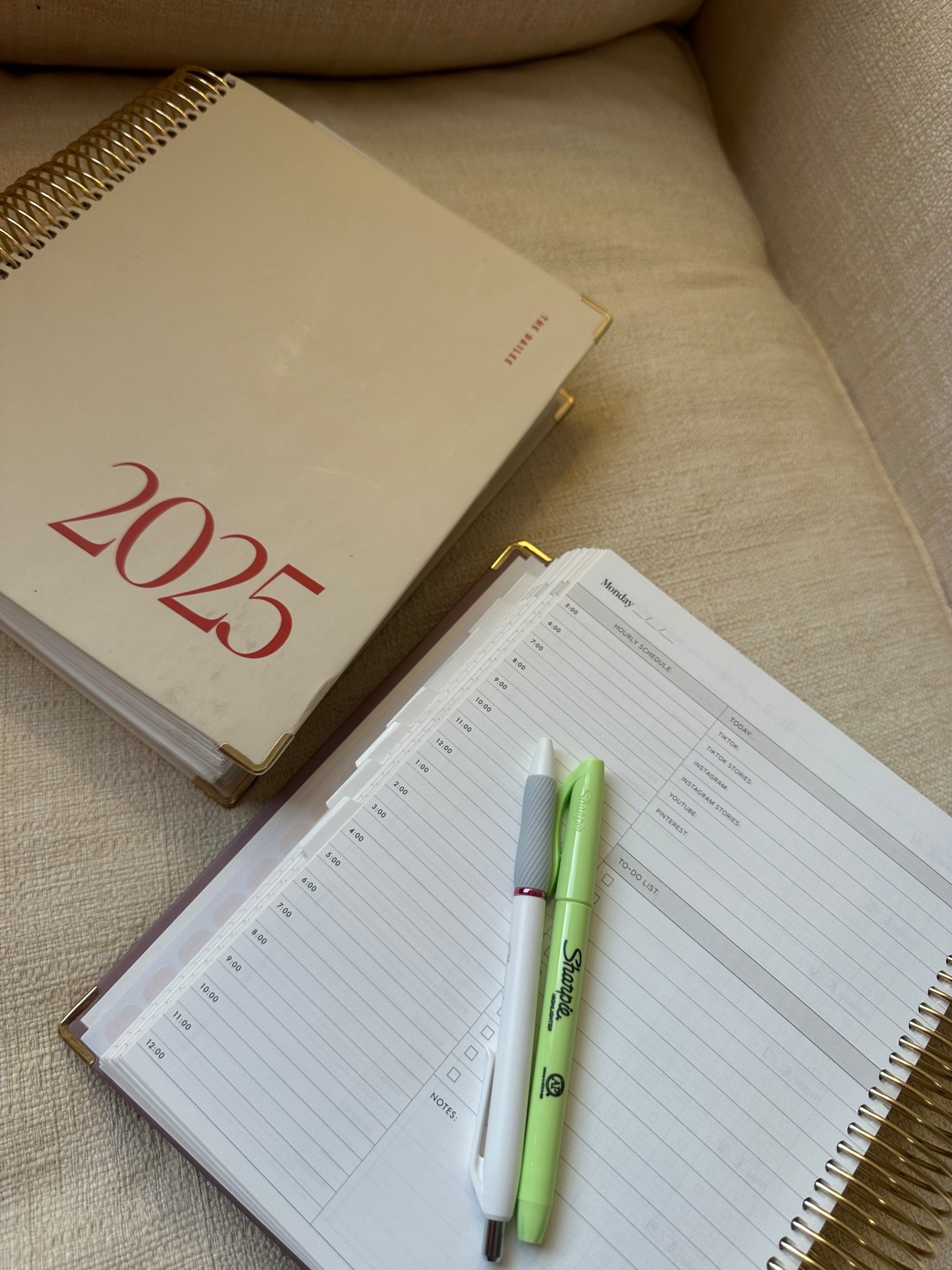 My FAVORITE planners of all time. They also do a content creator planner that I’m really loving! 📚✏️



#LTKFindsUnder50 #LTKFamily #LTKHome