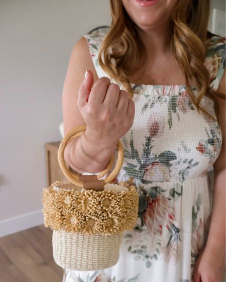Woven flower bucket bag

Dress Tts, L

#LTKitbag #LTKstyletip #LTKSeasonal