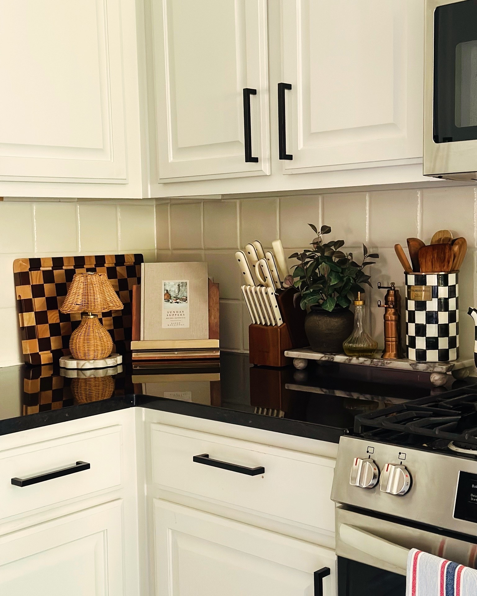 Happy Sunday! 😎

Hope everyone had a great weekend! Sharing some new photos of the kitchen counter decor! Love decorating the kitchen countertops! 🫶🏼🖤☺️

 #kitchen #kitchendecor #kitchencountertops #whitekitchen #modernkitchen

#LTKHome #LTKSeasonal #LTKSaleAlert