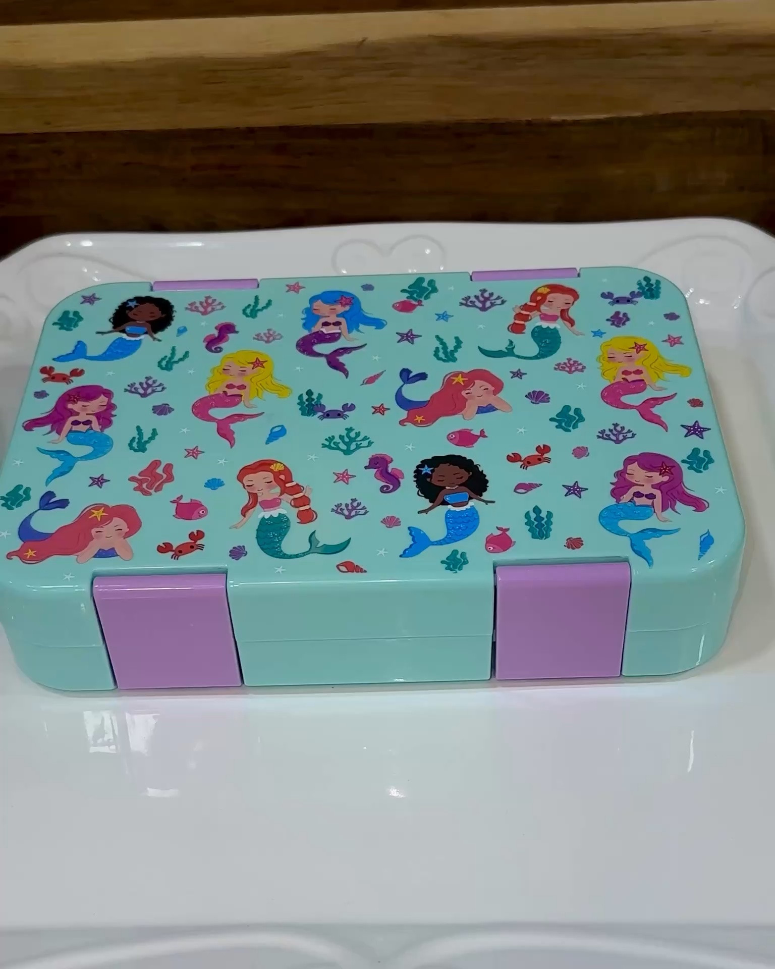My approved lunch box that actually lasts 🧜‍♀️💚💜

We’ve used this bento box for over a year for school activities, after-school activities, outings, and everyday adventures, and it still looks almost brand new!

I love the removable dividers that make it easy to switch up snacks and meals, the sturdy design, and how simple it is to clean. Definitely one of those practical purchases that was worth it!

#BackToSchool #KidsLunchIdeas #MomFinds #AmazonFinds #ToddlerEssentials

#LTKKids #LTKSaleAlert #LTKmomlife
