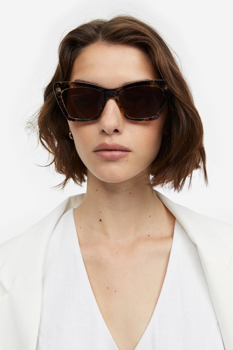 Cat-eye sunglasses | H&M (UK, MY, IN, SG, PH, TW, HK)