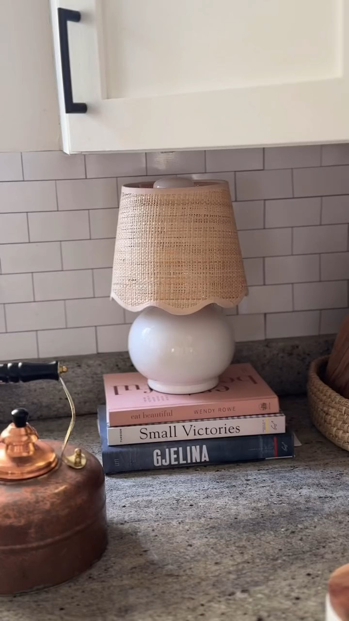 Girly pops 🤝 kitchen lamps 

#homedecor #interiordesign #kitchenlamp #hometrends #interiordecor #kitchendesign

#LTKHome #LTKStyleTip #LTKFamily