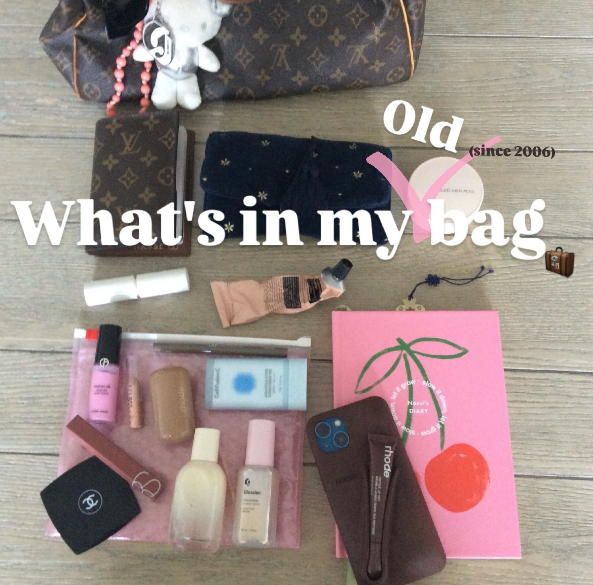 In my old bag 🫶🍒💕
-
With my everyday essentials,
a part of my ritual-
Beauty and a diary.
Always prepped for the journey ahead 🎞️
_
#inmybag
#Whatsinmybag
#2025Diary
#Rhode
#Glossier
#Winterbeauty


#LTKBeauty #LTKTravel #LTKItBag