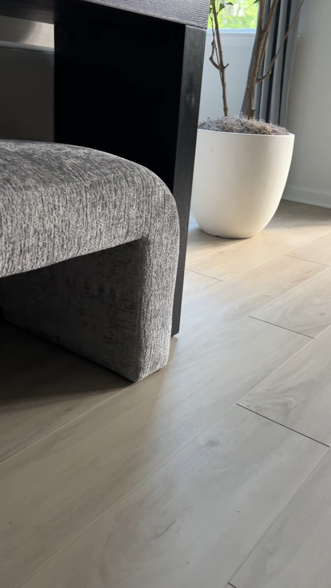 This piece does more than one job.

A grey chenille bench styled under the console table — useful, stylish, and perfect for extra seating.

I linked this bench and similar pieces I love if you want to see. 👇🏽

#LTKHome