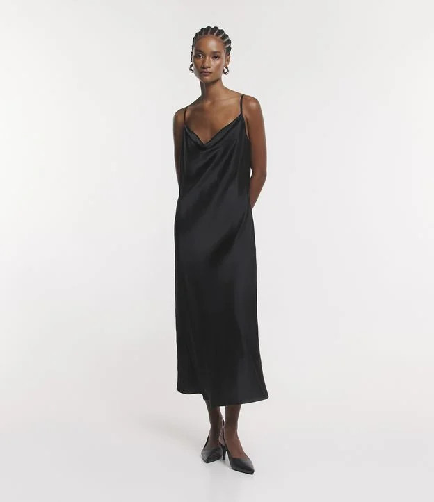 Vestido Slip Dress em Tecido Acetinado com Decote Degagê Preto | Renner (BR)