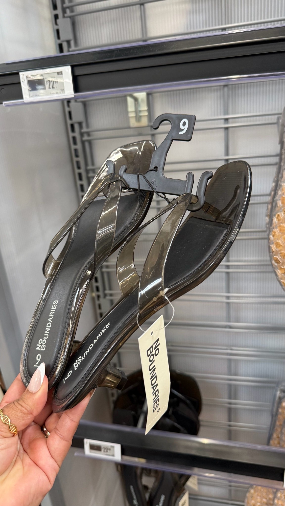How cute are these jelly kitten heels😍