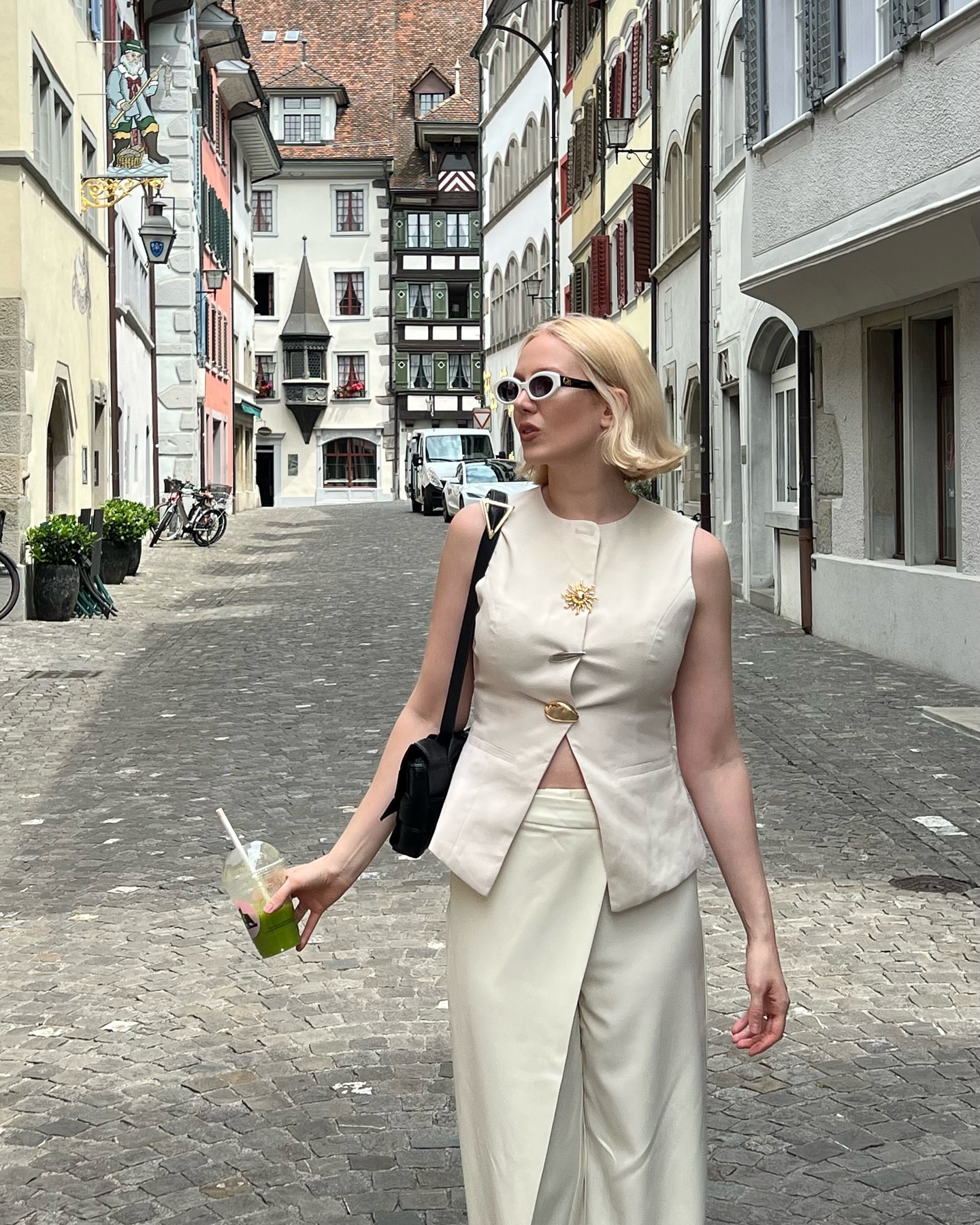 Creative Director of my own life — and a little reminder of how much power there is in owning your style, your time, your pace.

Wearing the vest and trousers everyone kept asking about, from @commense.official — Get them with 12% off using my code belromano_12 🖤

#commense #commensereview #elegantstyle #springoutfits #fashioninspo #effortlessstyle #minimalfashion #outfitinspo