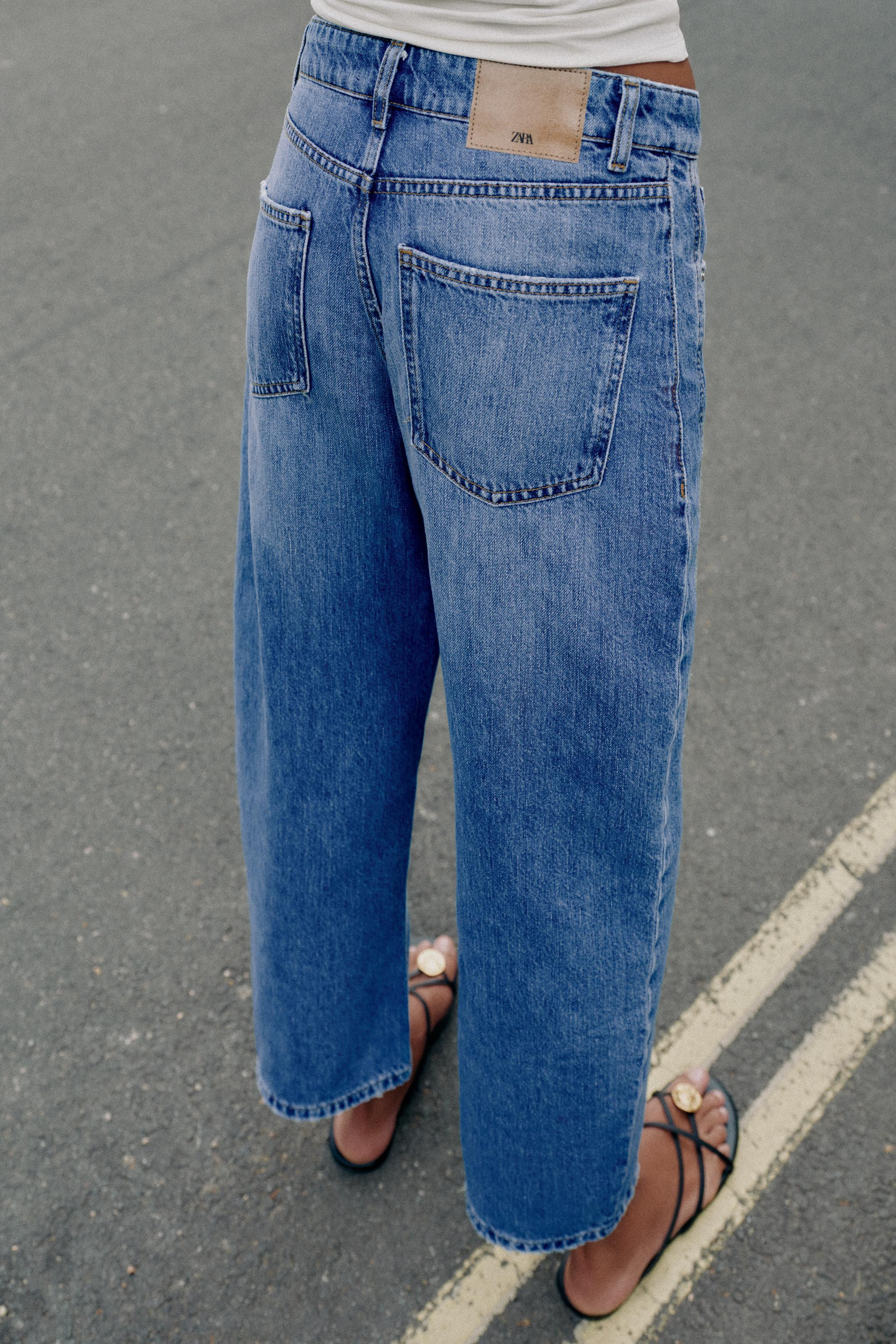 MID-RISE - BARRELMid-rise jeans with five pockets. Loose fit through the leg, tapering at the ank... | Zara US