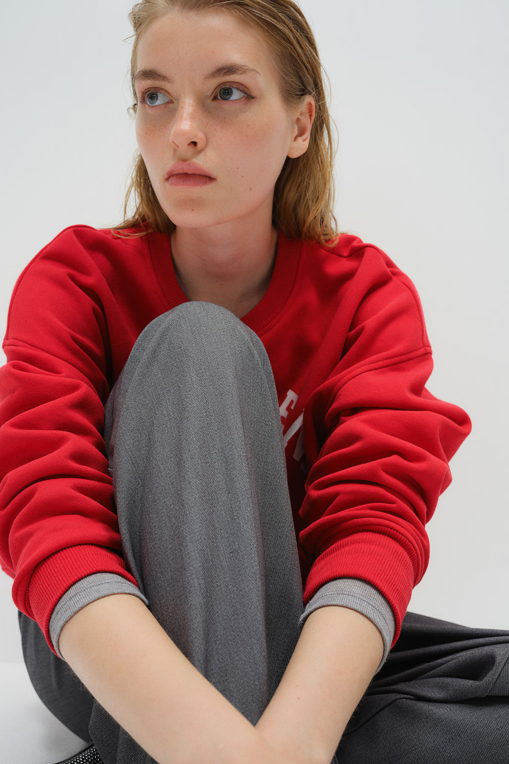 Oversized Sweatshirt with Motif - Round Neck - Long sleeve - Red/Saint-Denis - Ladies | H&M US | H&M (US + CA)