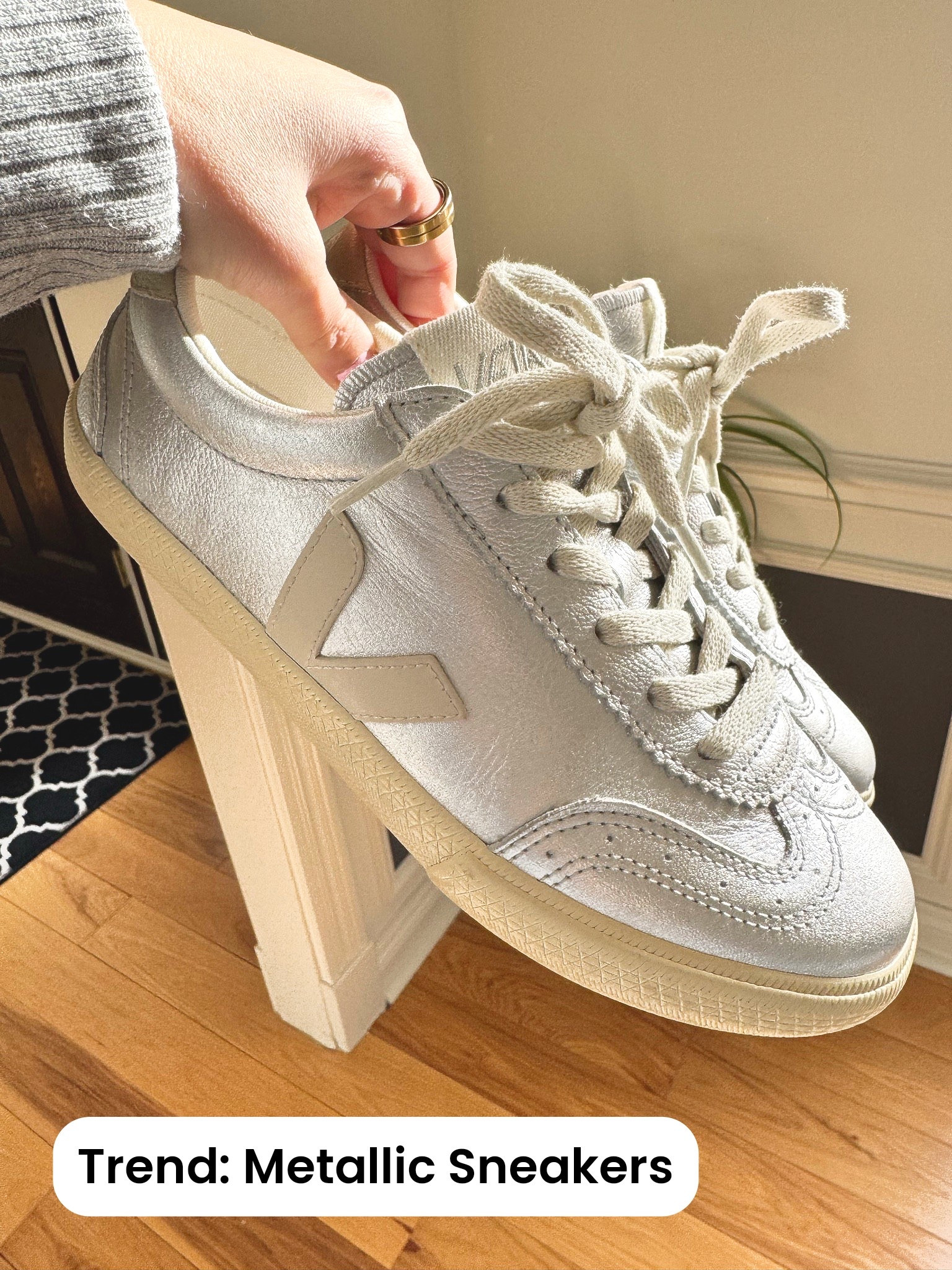 Bought these on a whim and learned 2 things:

1. These are a hit! So many people have been loving these!

2. Veja makes a great sneaker… I’m searching for another pair already! Tell me what your favorites are 😍