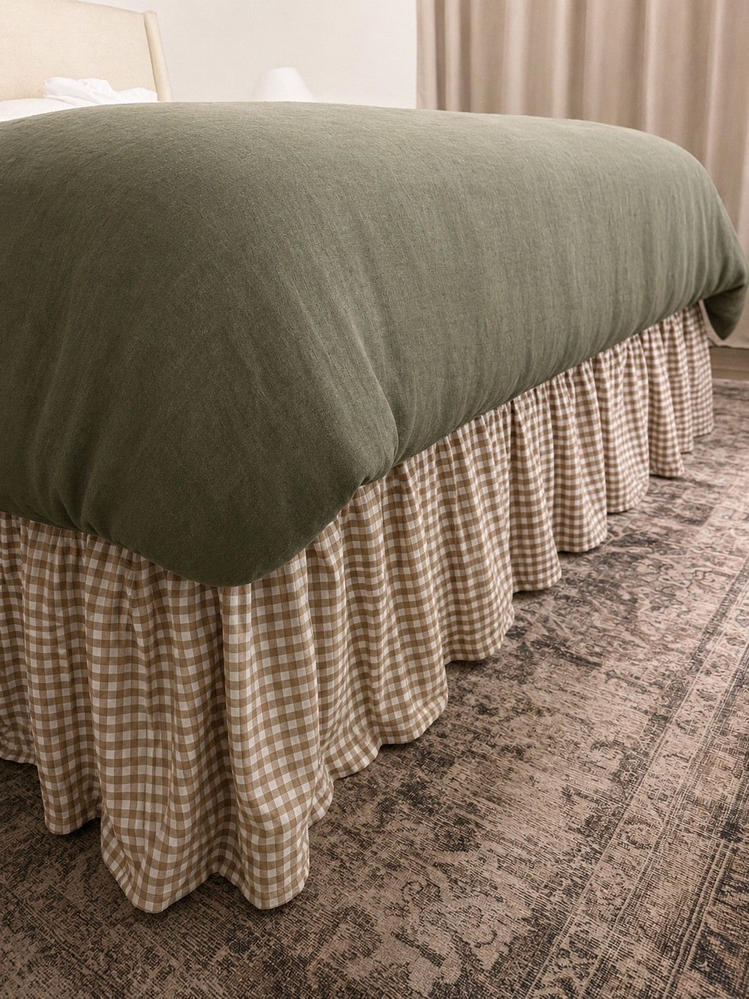 Beyond OBSESSED with my new bedskirt. I have been on the hunt for awhile because there’s not a lot of cute options for cal king. I took a chance on this one which is actually a king size and it fits perfectly!!

#LTKdayinmylife #LTKHome #LTKstorytime