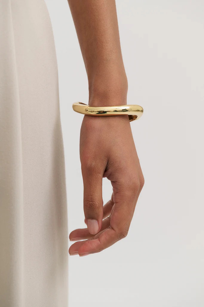 Thin warped Bangle | Henne
