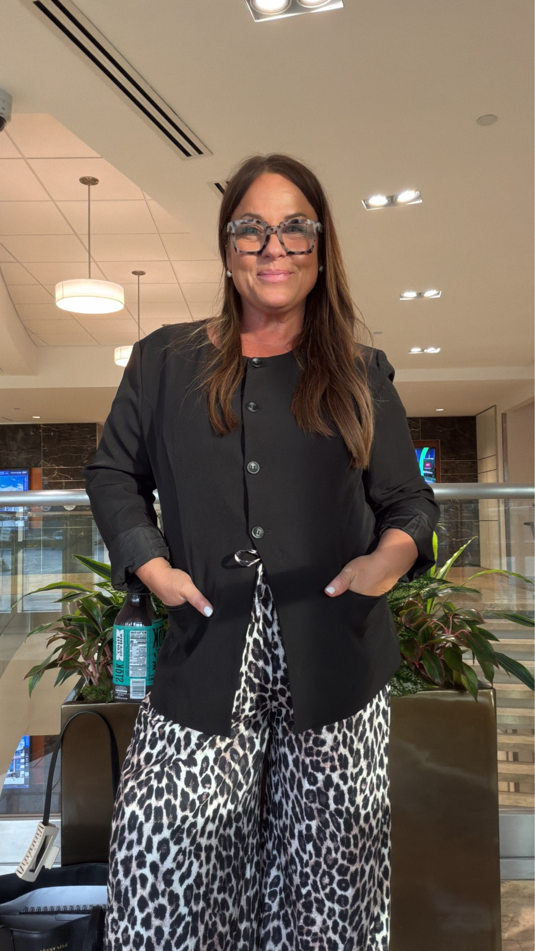 Leopard drawstring pants for work- yes please! All Amazon with some Gucci horsebit pointy toe flats…. It’s called balance 🖤

#LTKWorkwear #LTKootd #LTKMidsize
