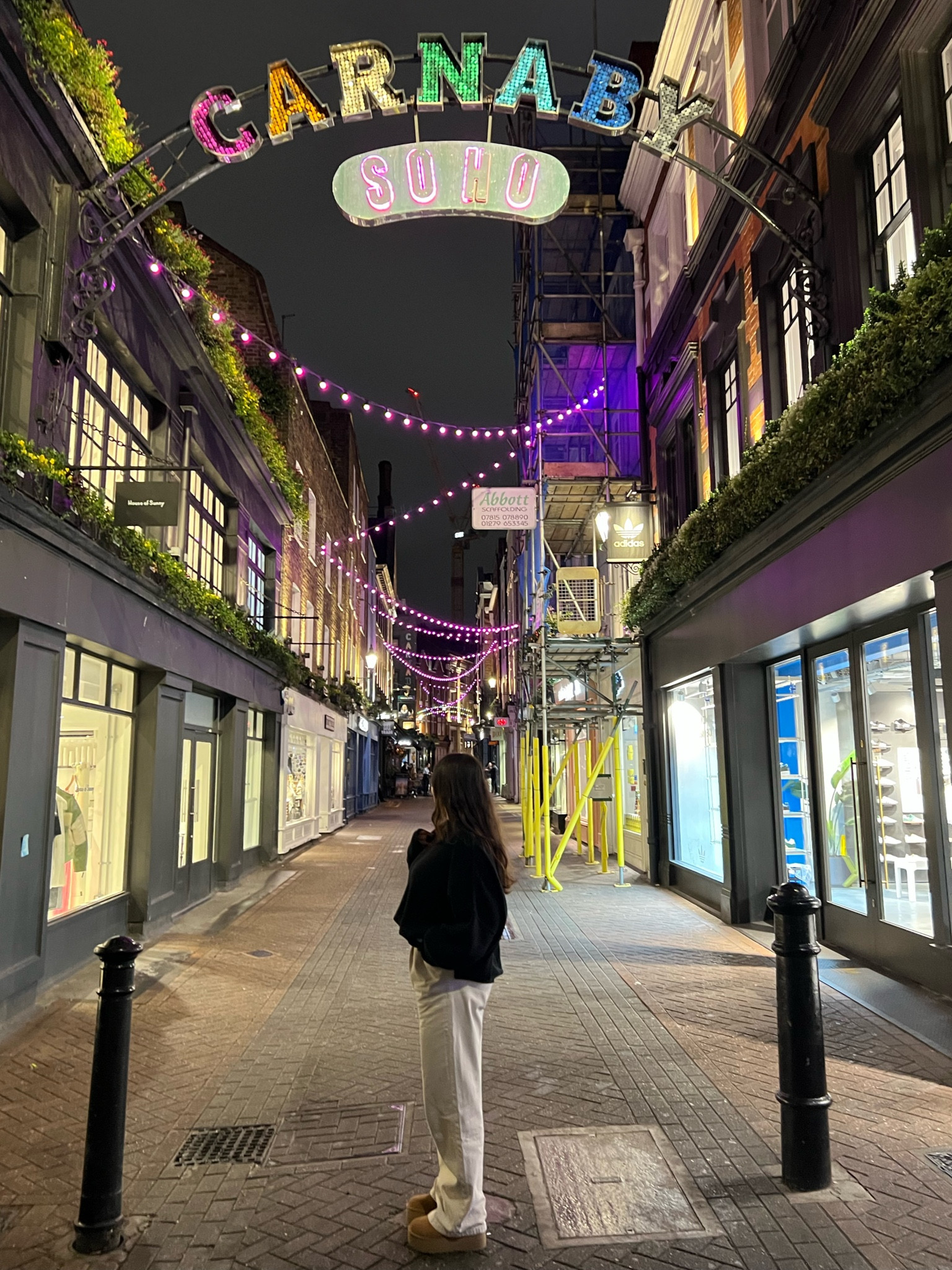 Outfits I wore in London 🖤
I’m wearing size 29 in the jeans and love these pants! Sweater is oversized so get tts or size down. I’m wearing size S

Comfy jeans 
Light color jeans 
Oversized sweater 
Platform Uggs 
Platform classic Mini Uggs 
Neutral outfit 
Travel outfit 
Travel style 

#LTKshoecrush #LTKtravel #LTKstyletip