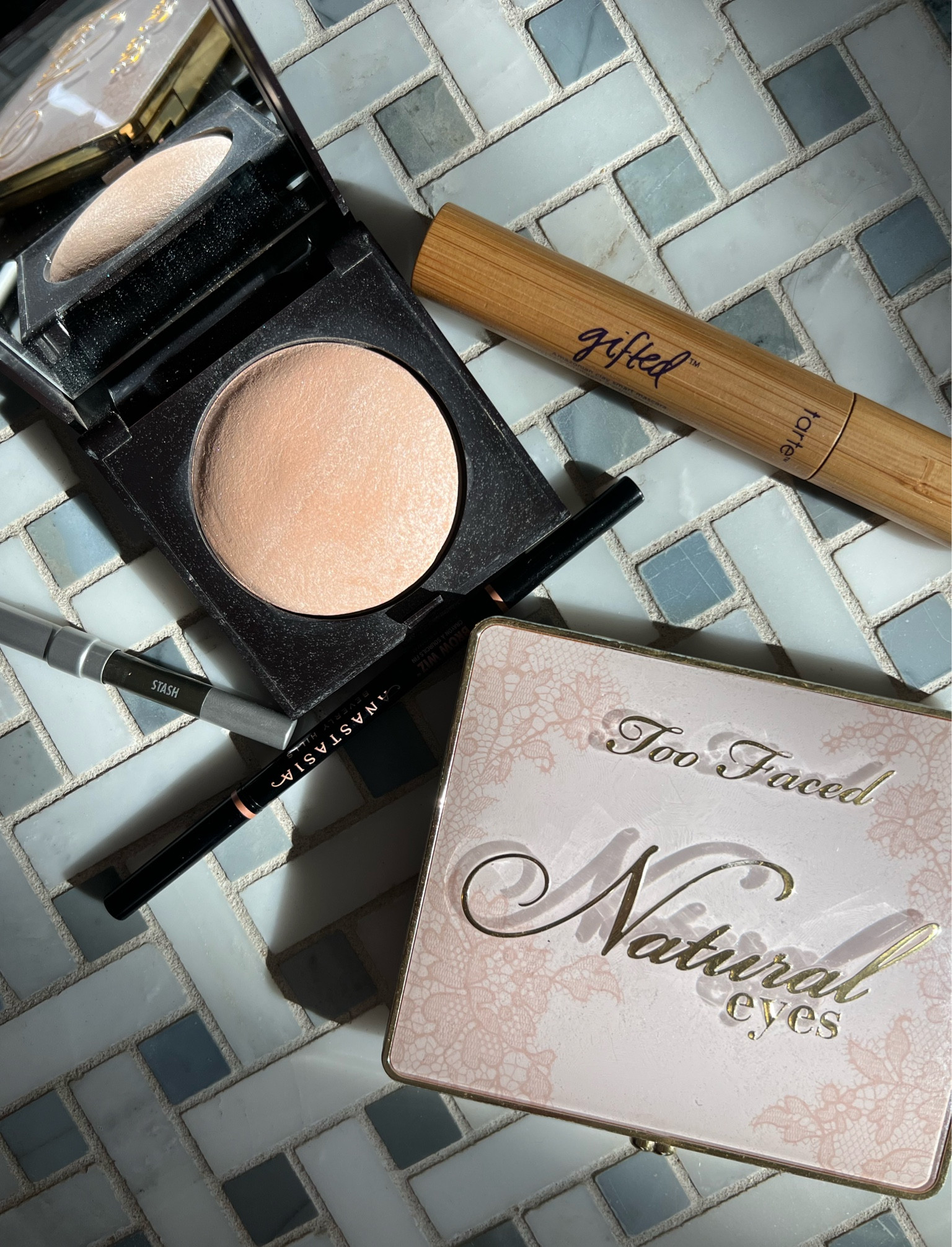 Eye makeup // natural eyeshadow // neutral eyeshadow // highlighter // makeup // eyebrow pencil // mascara // eyeliner 

#LTKunder50 #LTKFind #LTKbeauty