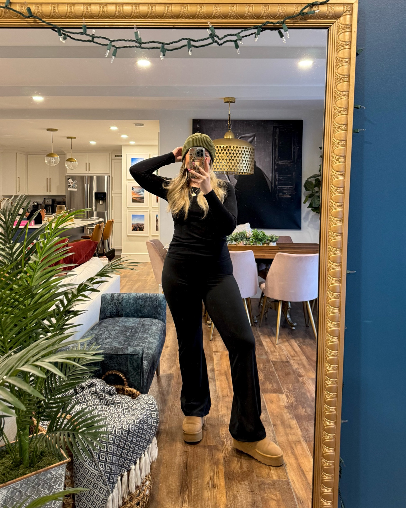 If I influence you to buy anything this year have it be these yoga pants! Hands down my best purchase of the year! Wearing a large, true to size! Flare leggings, American Eagle. 

#LTKFitness #LTKActive #LTKMidsize