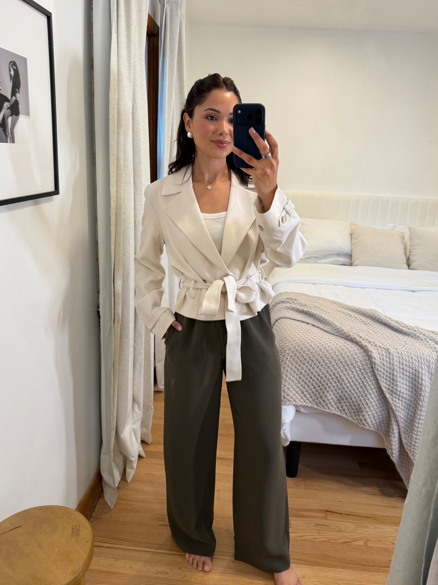 Love this cropped trench! 😍 wearing medium! 
Pants: small 