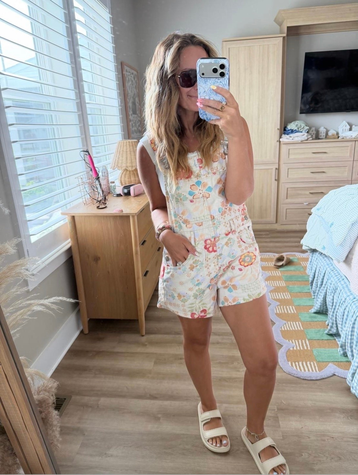 The cutest little summer shortalls 🌼🤍 Free People absolutely nailed these. They’re lightweight, comfy, and one of those pieces that makes getting dressed so easy. Just throw on your favorite sandals and sunnies and you’re out the door. I grabbed my usual size and love the relaxed fit!