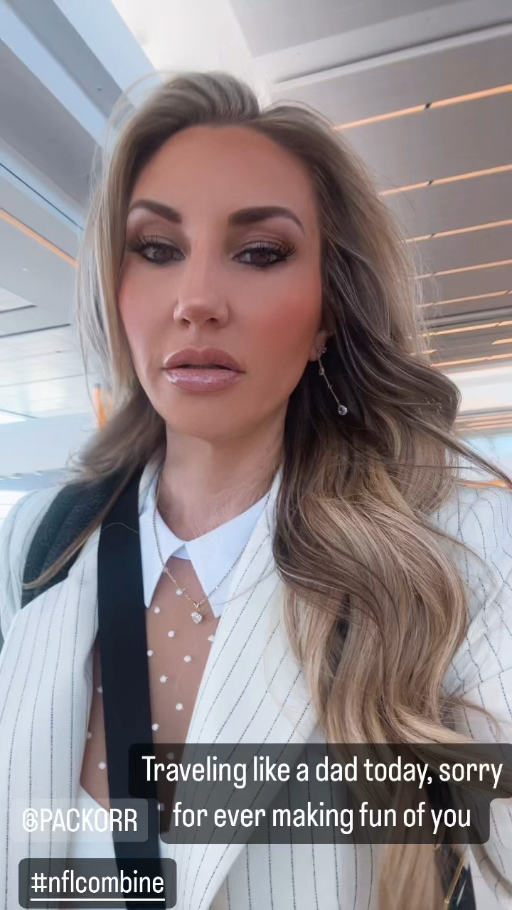 Airport Chic #travel #beautyonthego #airportchic #travelbeautyessentials 

#LTKVideo #LTKtravel #LTKbeauty
