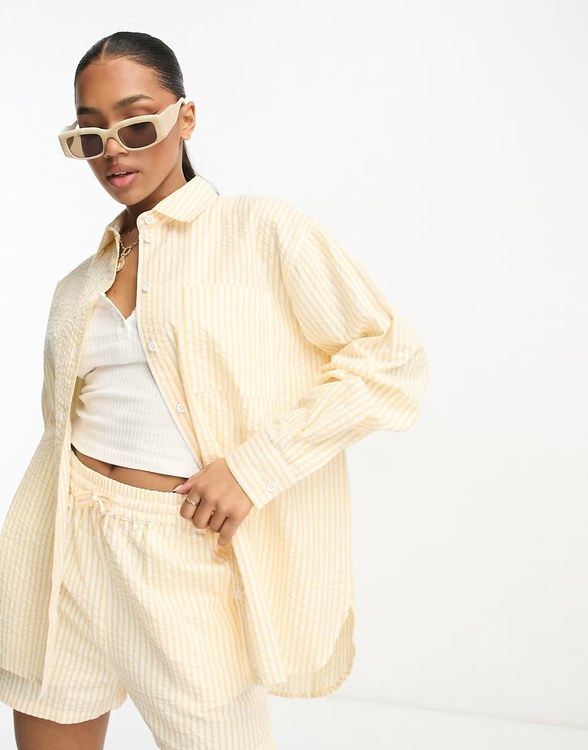 ASOS DESIGN – Oversize-Hemd aus Seersucker mit gelben Streifen, Kombiteil | ASOS (Global)