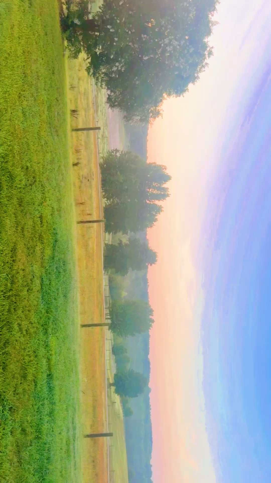 I love my sunrise 🌅 runs here - and even saw some deer 🦌 friends, too!!! 🫶🏽 This place is truly a country dream 💭 come true!! 🌼