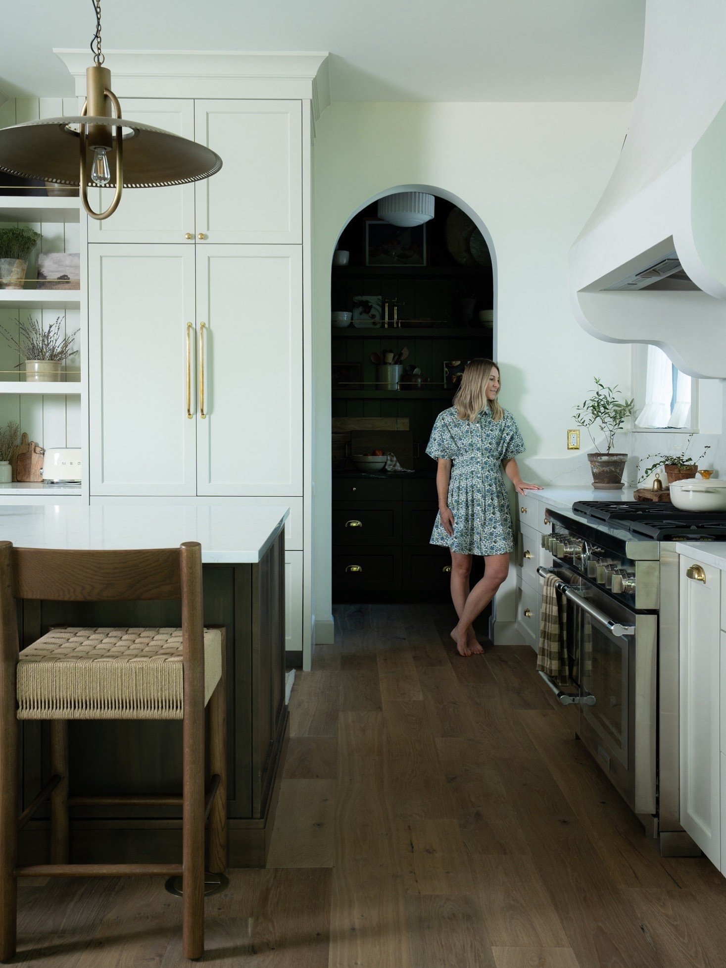 KITCHEN DEETS: 
🤎Cabinets: Natural Cream by BM
🤎Hood: plaster 
🤎Hardwoods: Kentwood Brushed Oak Dayton Creek
🤎Walls: Swiss Coffee at 75% by Benjamin Moore
🤎Scullery: Cola by Farrow & Ball
🤎appliances: Thermador 

#LTKFamily #LTKHome #LTKSaleAlert