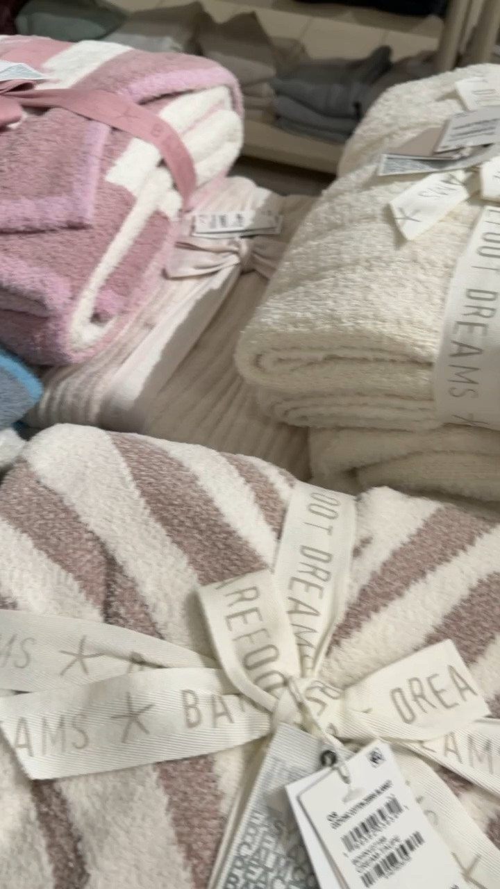 So many pretty Barefoot Dreams blankets on sale! These are super cozy and soft and also make the BEST gifts!

#LTKSaleAlert