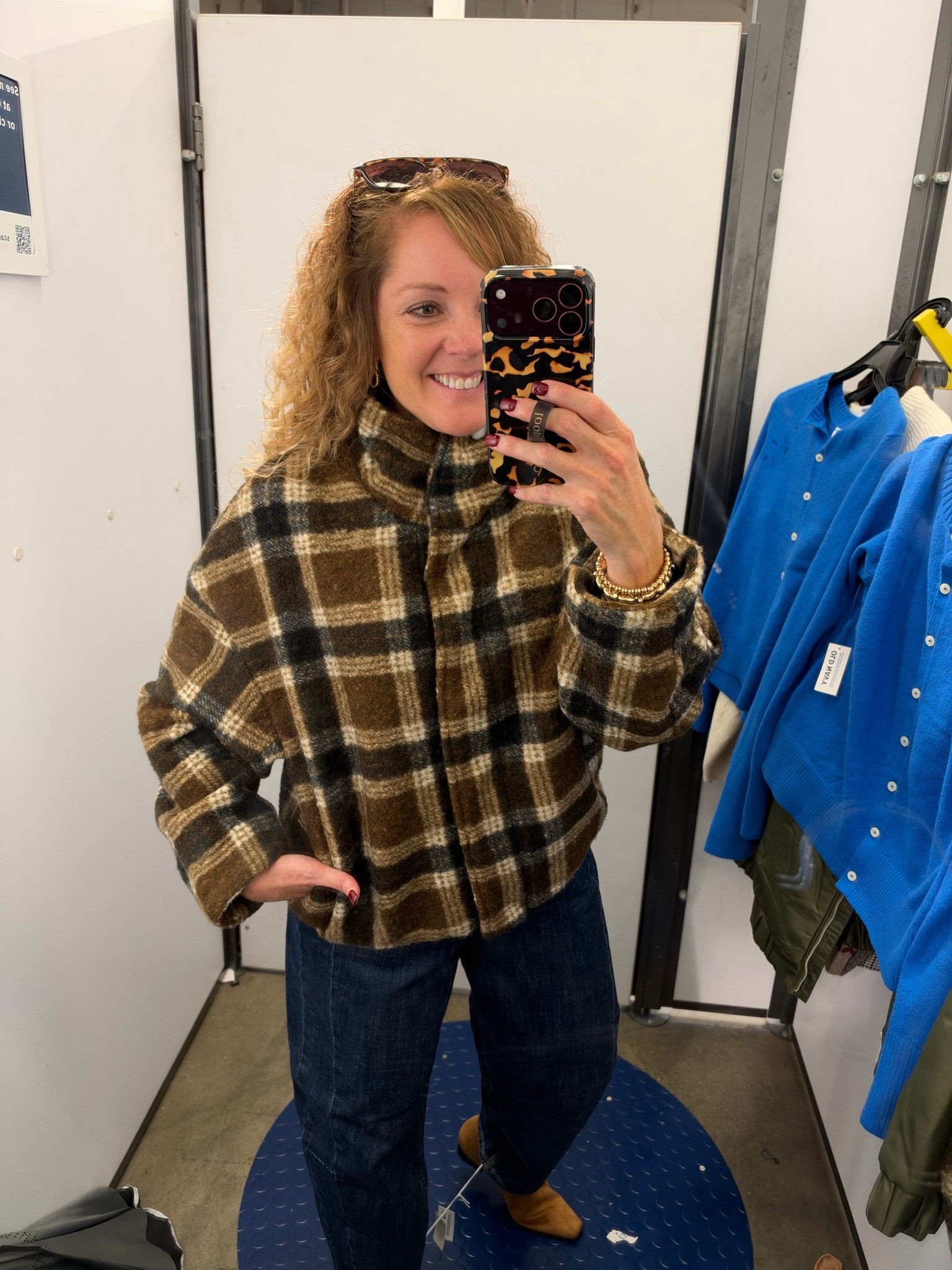 Old Navy sale 40% Sitewide, 50% off for card members! 

Plaid Jacket - size small
Jeans- size 6, reg. TTS
@oldnavy #over40