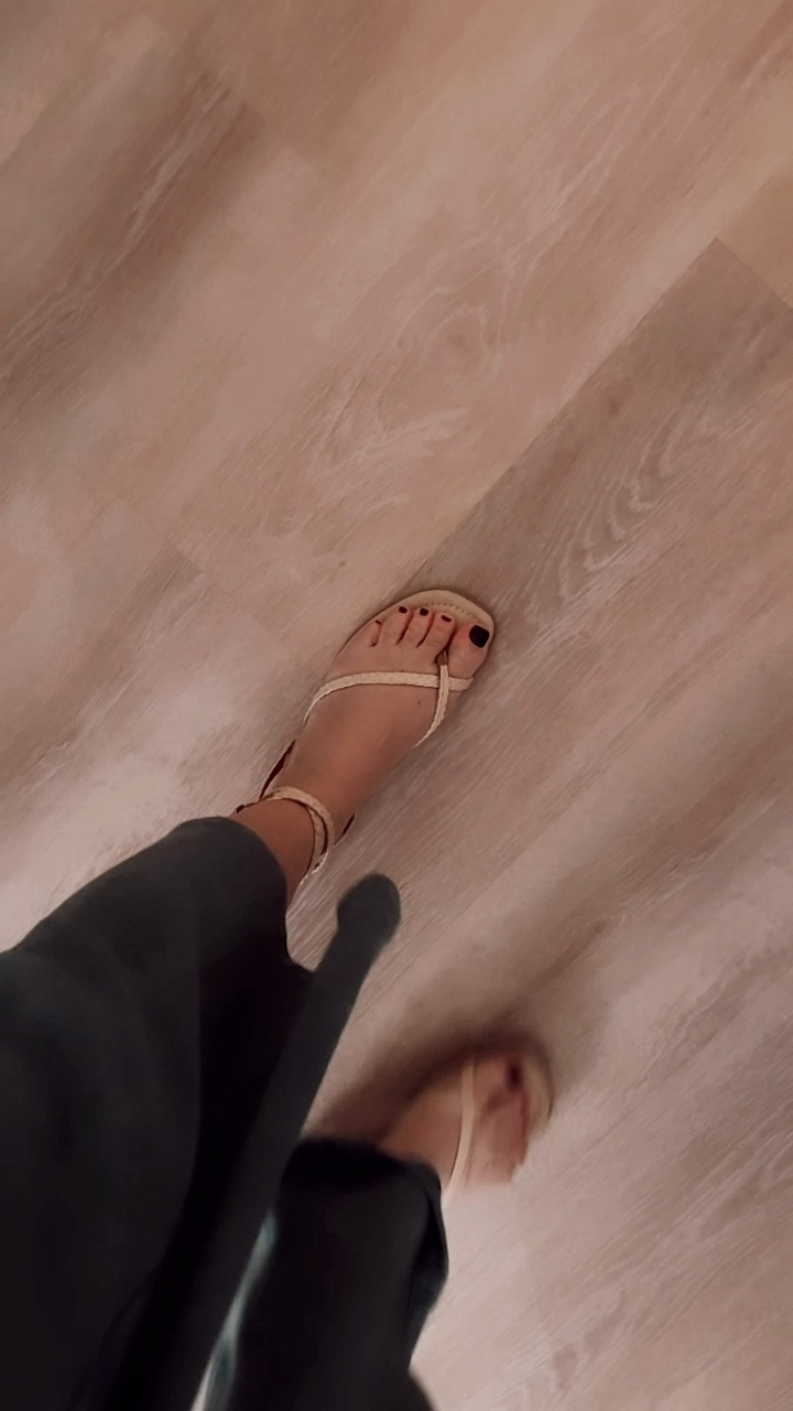 The cutest Target sandals! 3 colors! Super comfy too! LOVE them! 🤗

Sandals. Target style. 


#LTKshoecrush #LTKstyletip #LTKfindsunder50