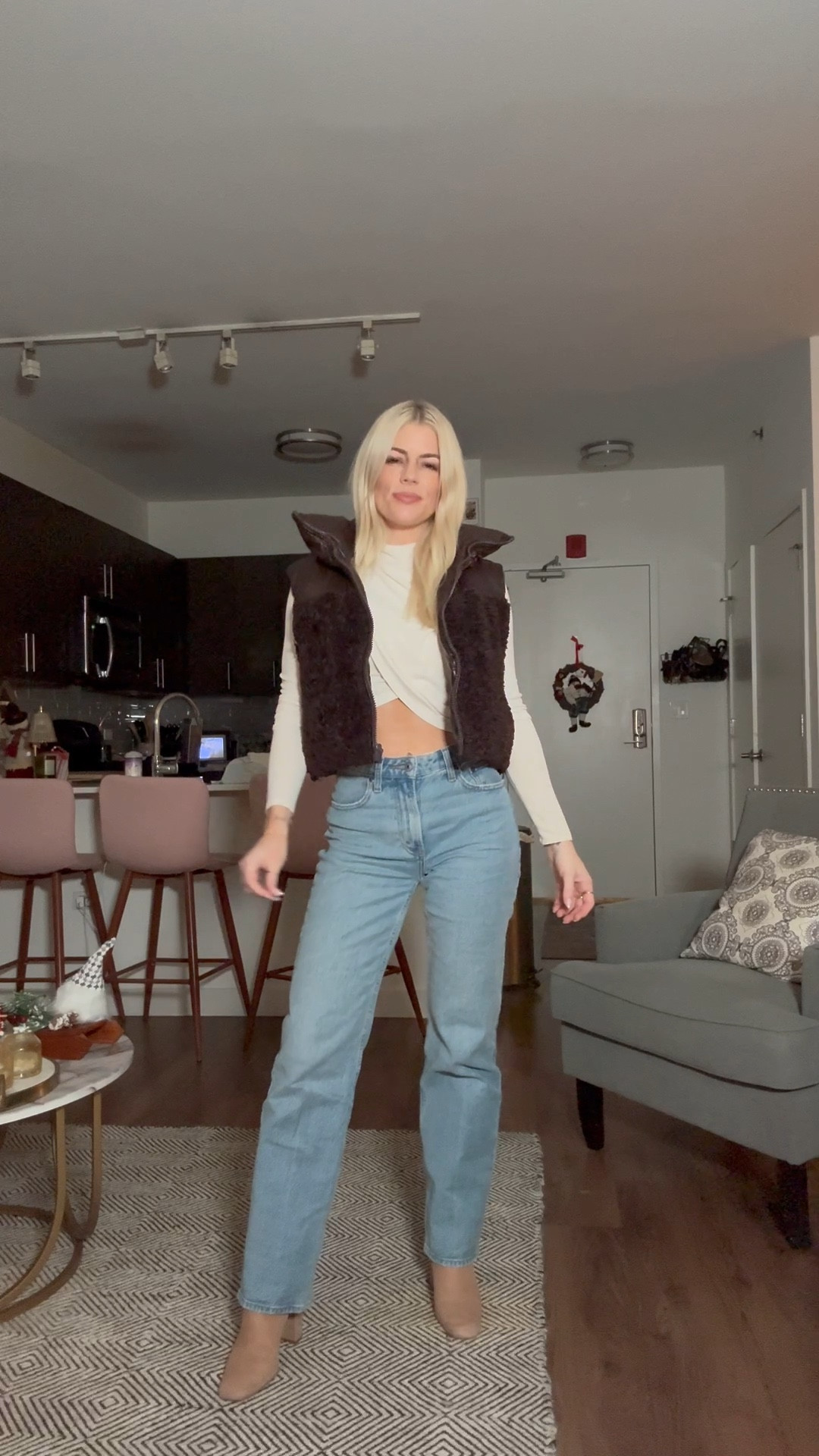 Vest weather! Jeans, crop, vest and booties 🤌🏻