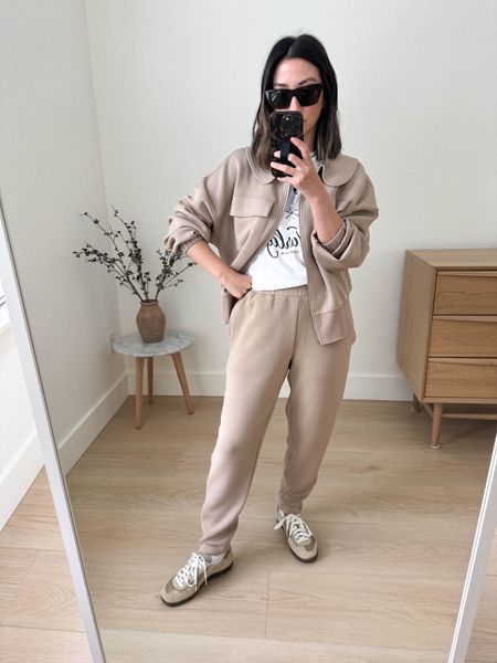 The neutral girls dream set. Color is so good!!! New style of pants too. Has a zipper at the ankle. This is pre-wash and dry so slightly long. Love this jacket too. Obsessed! 

Varley jacket xs
Varley tee xs
Varley joggers xs 26” inseam 
Adidas sneakers 4 men’s. 
Celine sunglasses  

#LTKActive