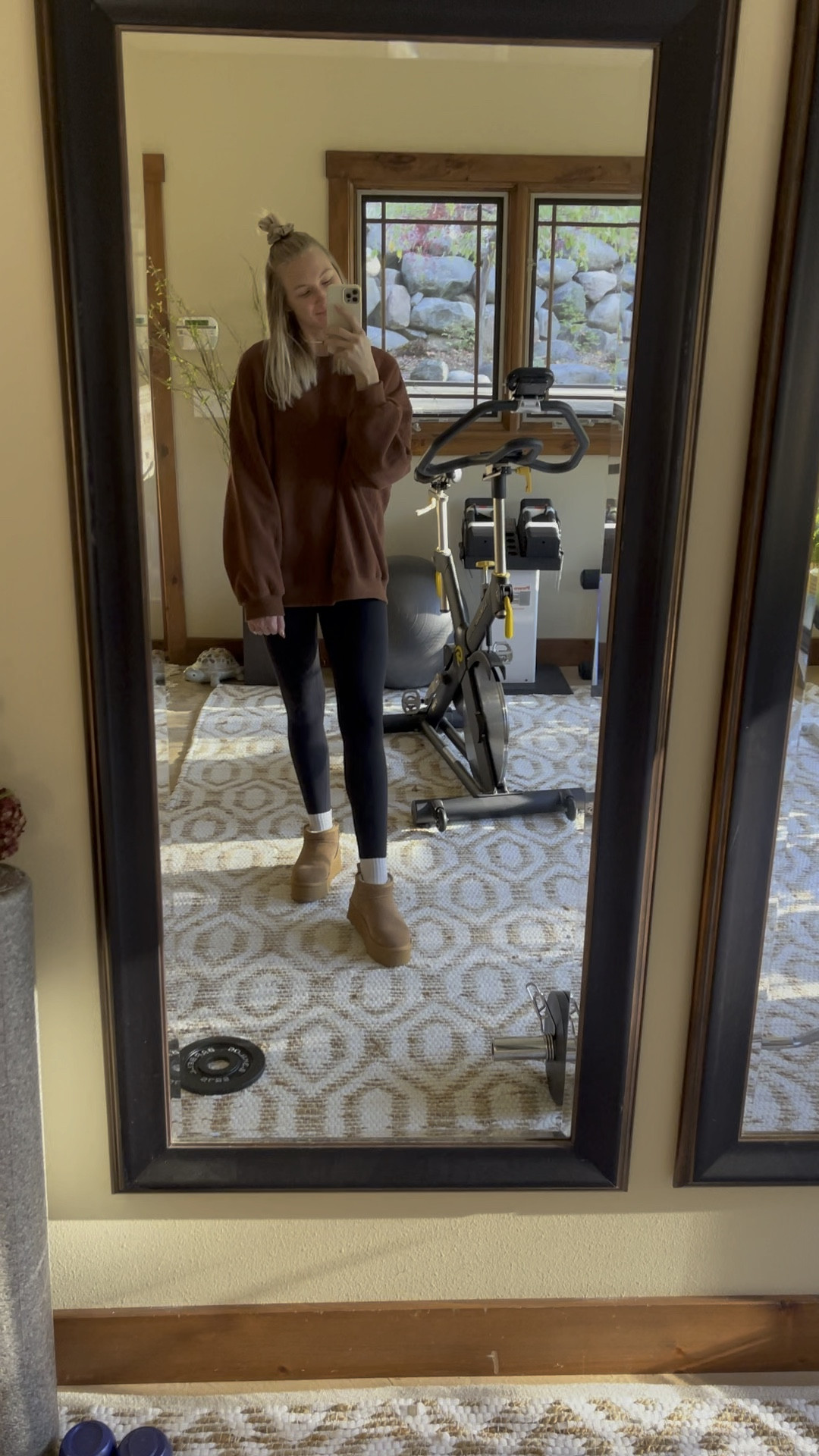 coziest + best quality ugg dupes 🍂
this sweatshirt is sooo soft & 50% off - comes in a ton of colors!

sweatshirt: XL
leggings: 8
boots: 9 (tts)

#LTKsalealert #LTKshoecrush