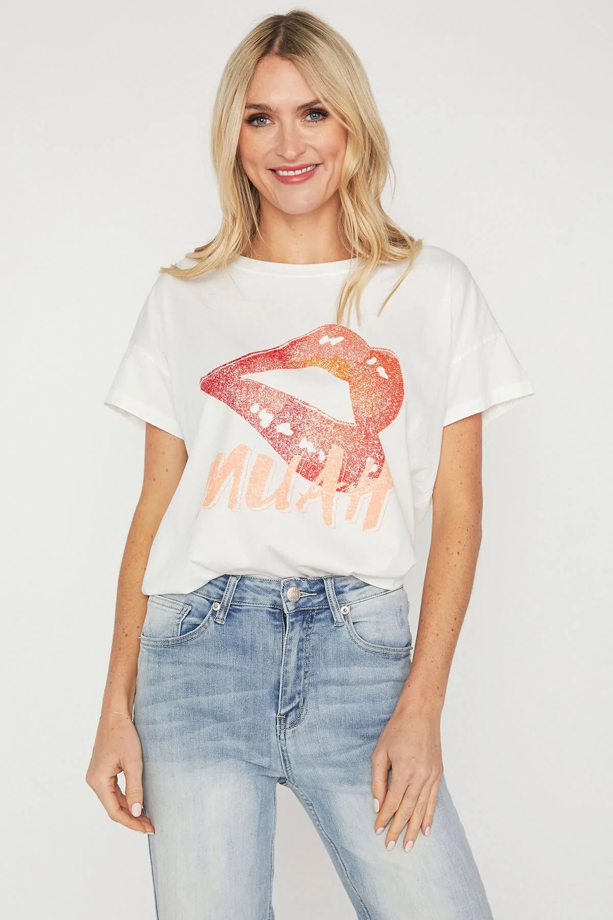 Promesa Muah Lips Graphic Tee | Social Threads