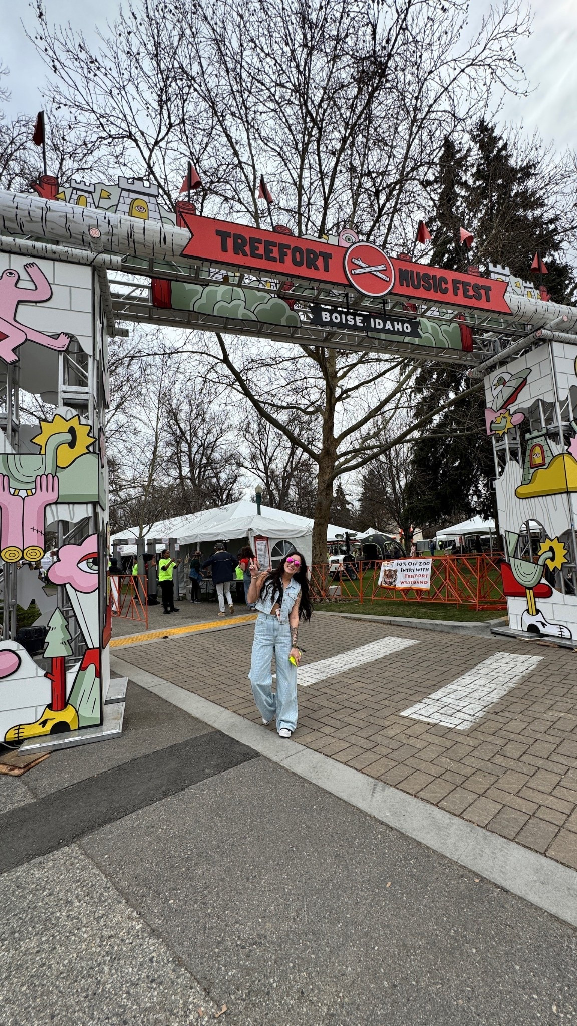 Striped Levi's vest and pants set


#LTKFestival #LTKSeasonal #LTKFindsUnder100