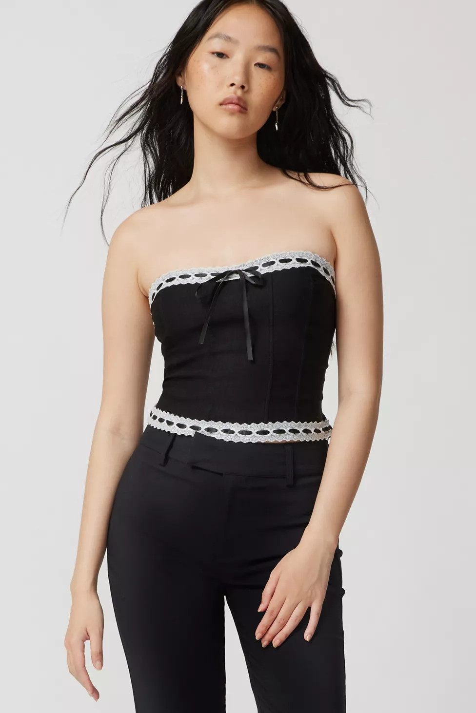 Motel Karida Lace-Trim Strapless Top | Urban Outfitters (US and RoW)