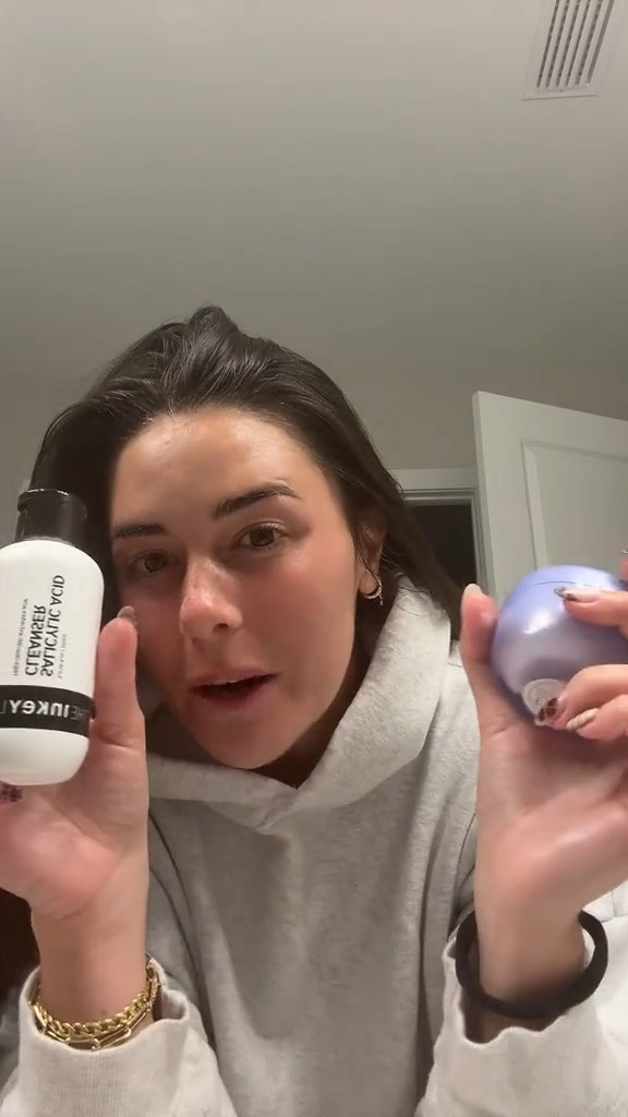 why do I feel like this moisturizer changed my life?! & I have had it for so long but it was just mixed with so many other products it couldn't do its thing

#LTKFindsUnder50 #LTKBeauty #LTKFindsUnder100